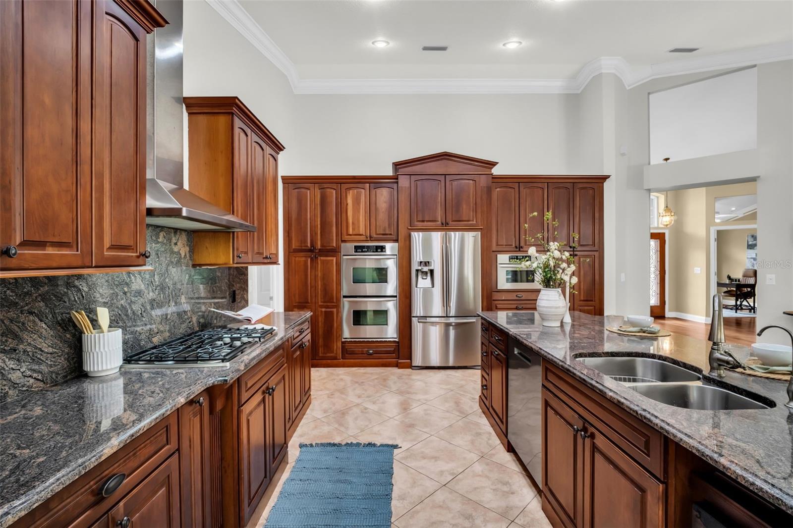 1404 EAST LAKE WOODLANDS PKWY, OLDSMAR, FL, 34677