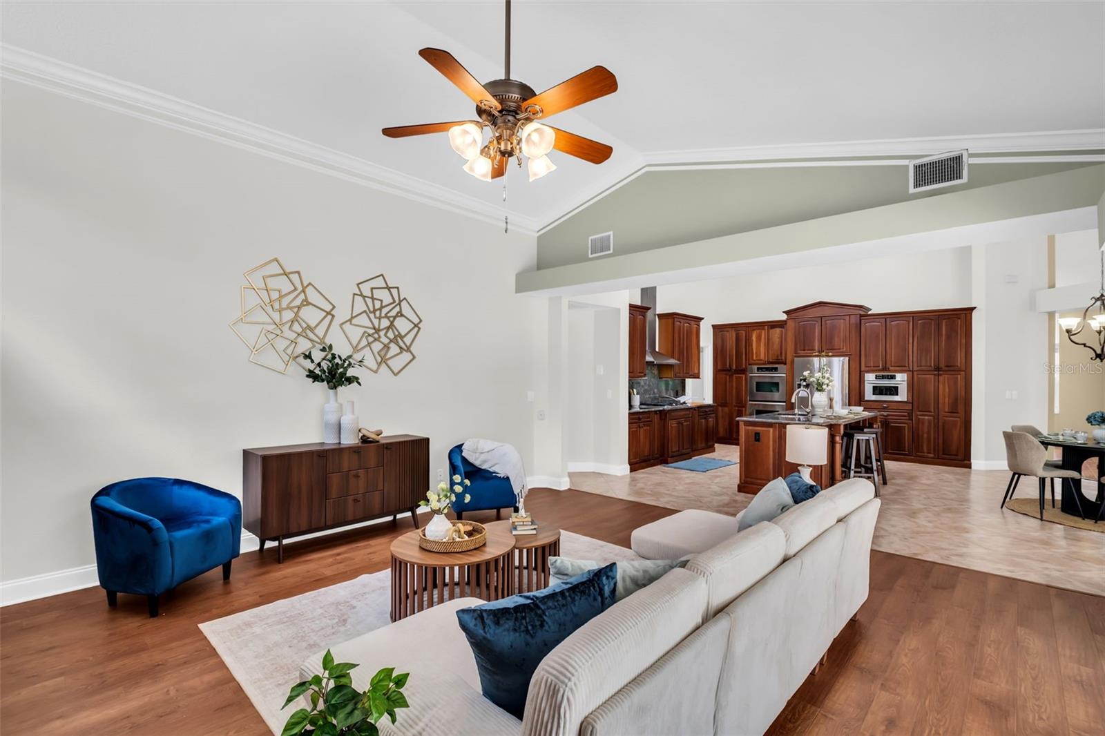 1404 EAST LAKE WOODLANDS PKWY, OLDSMAR, FL, 34677