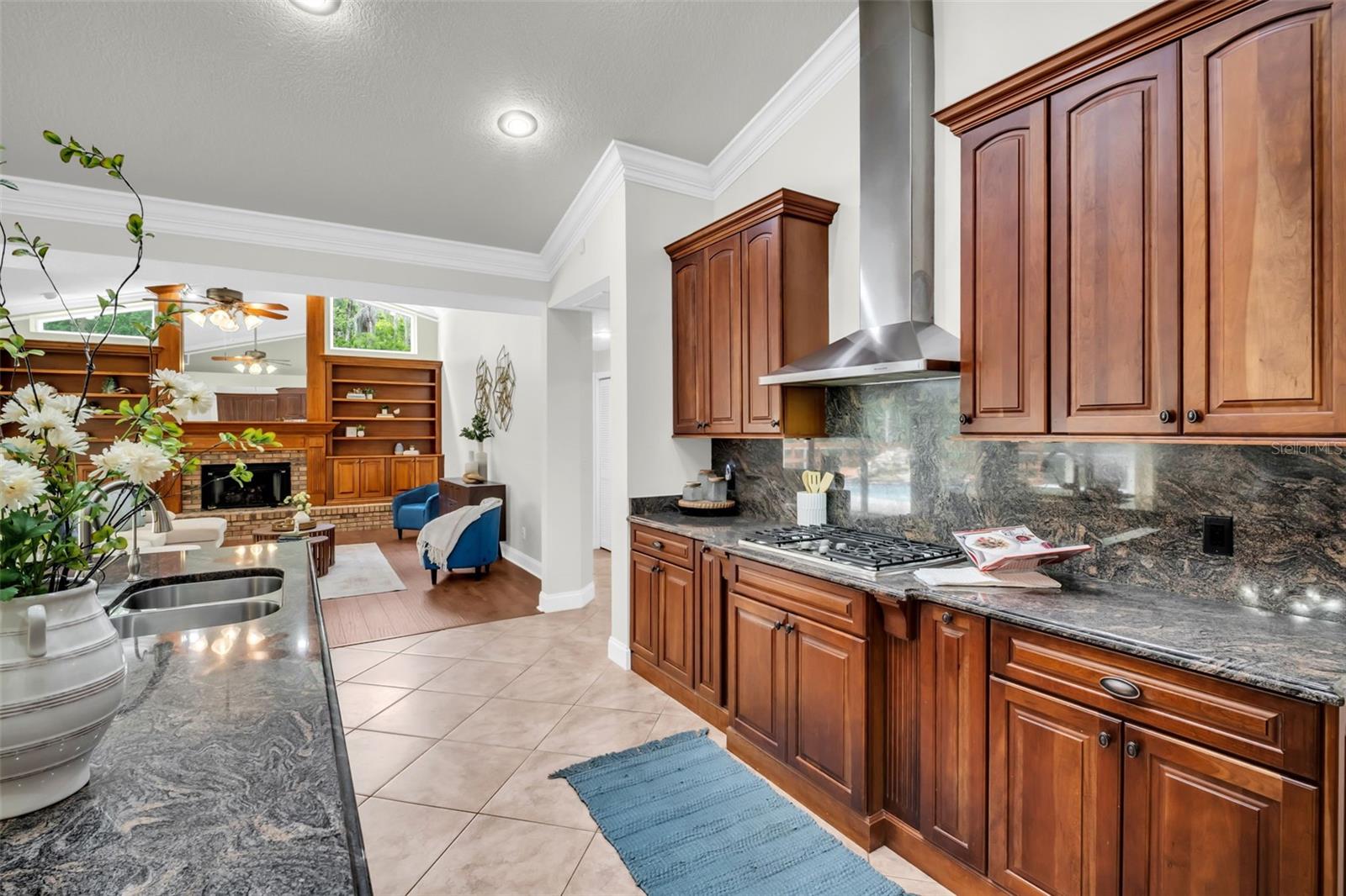1404 EAST LAKE WOODLANDS PKWY, OLDSMAR, FL, 34677