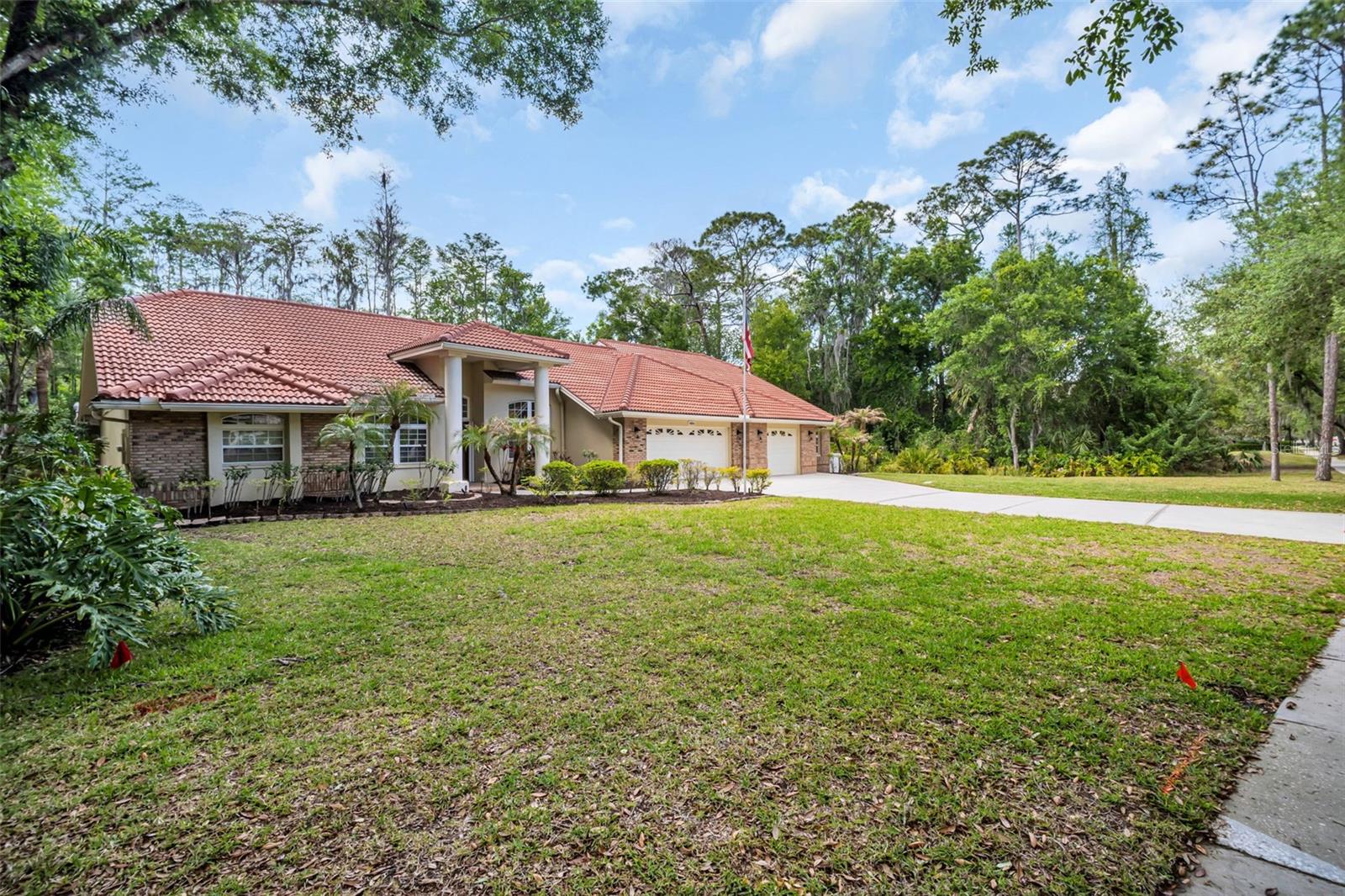 1404 EAST LAKE WOODLANDS PKWY, OLDSMAR, FL, 34677