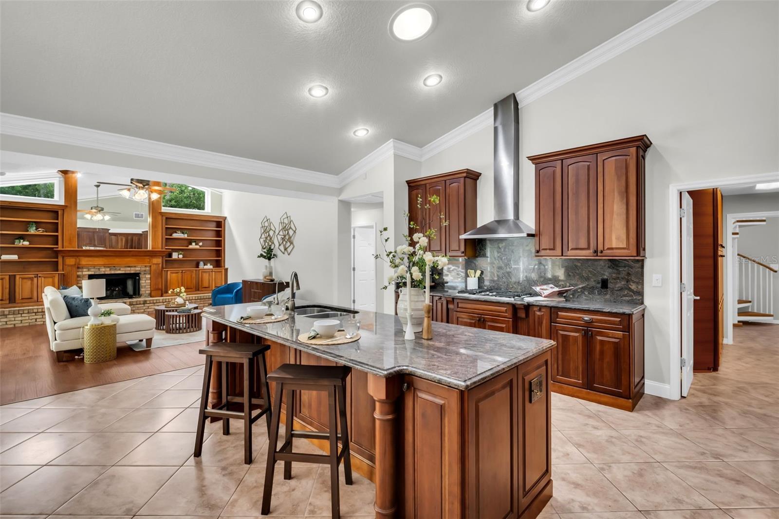 1404 EAST LAKE WOODLANDS PKWY, OLDSMAR, FL, 34677