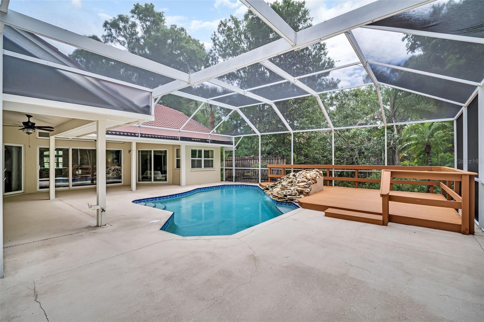 1404 EAST LAKE WOODLANDS PKWY, OLDSMAR, FL, 34677