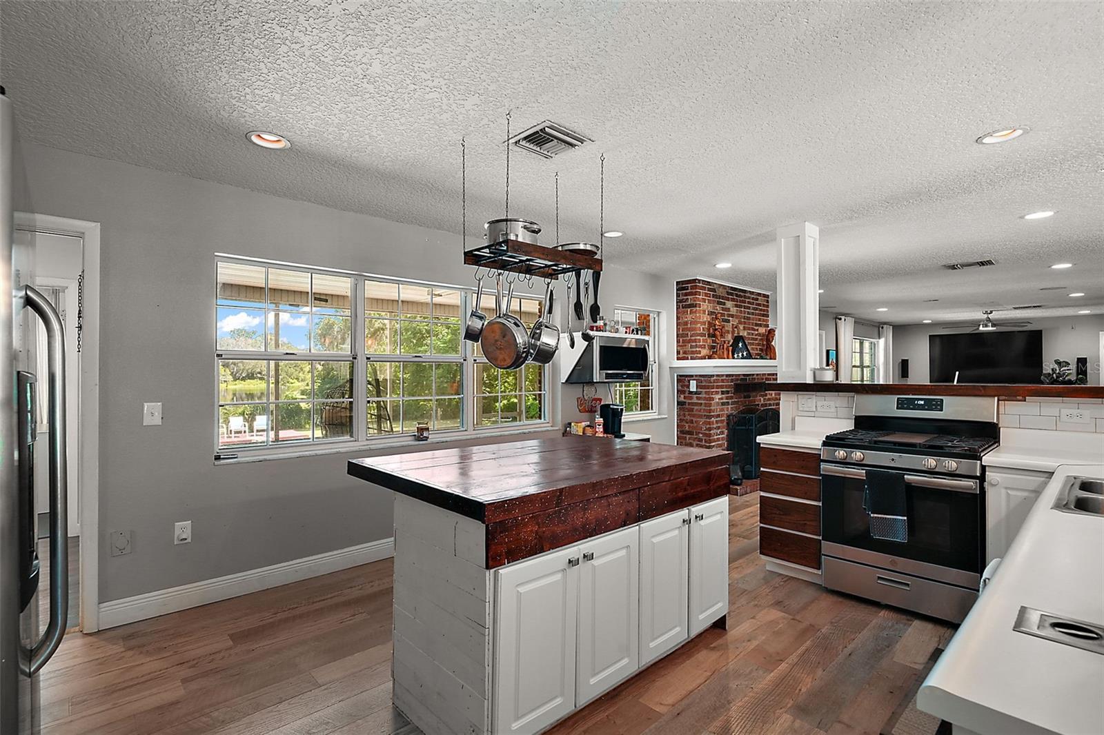 705 SUMMIT CT, MOUNT DORA, FL, 32757