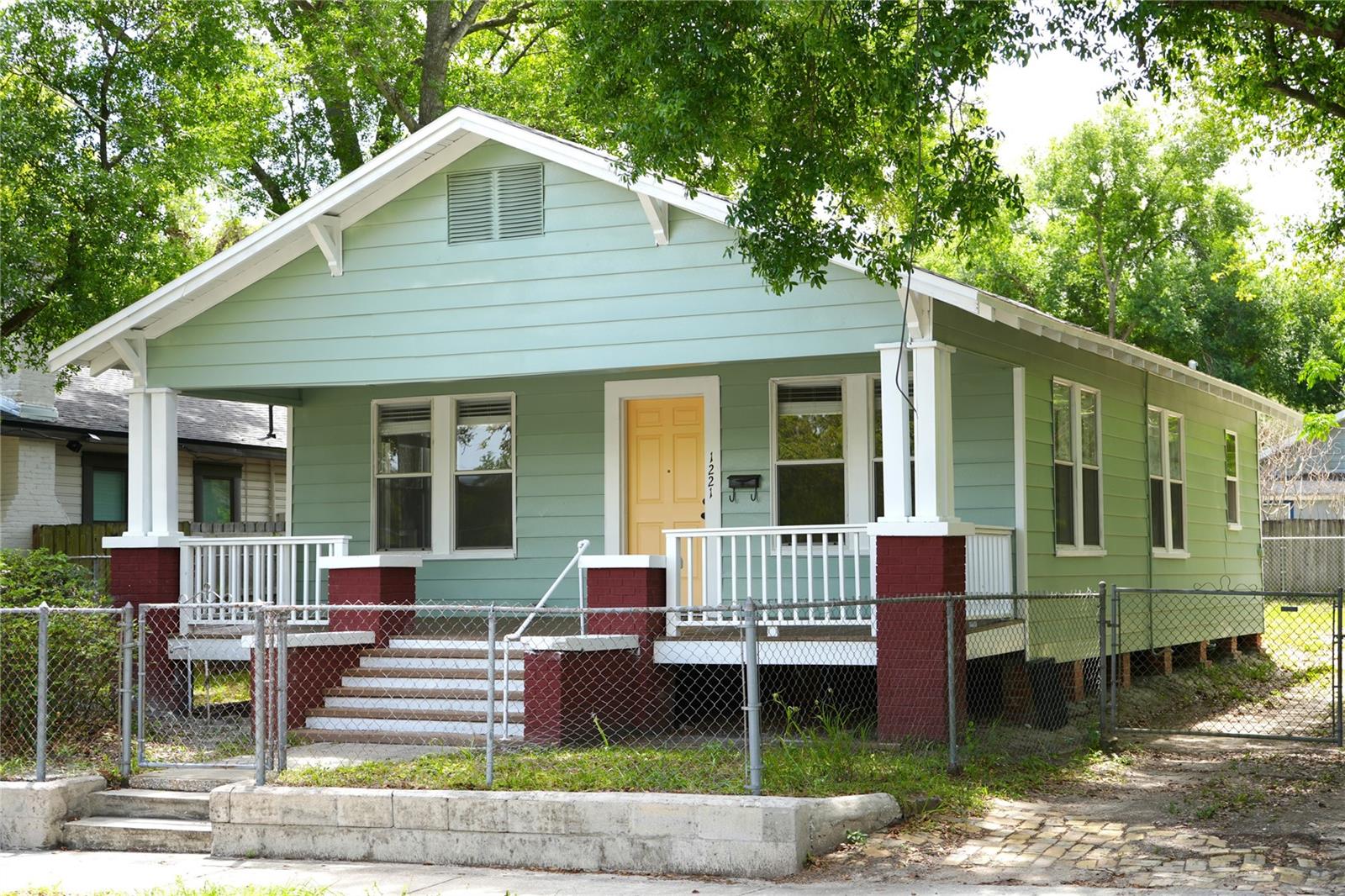 1221 E OSBORNE AVE, TAMPA, FL, 33603