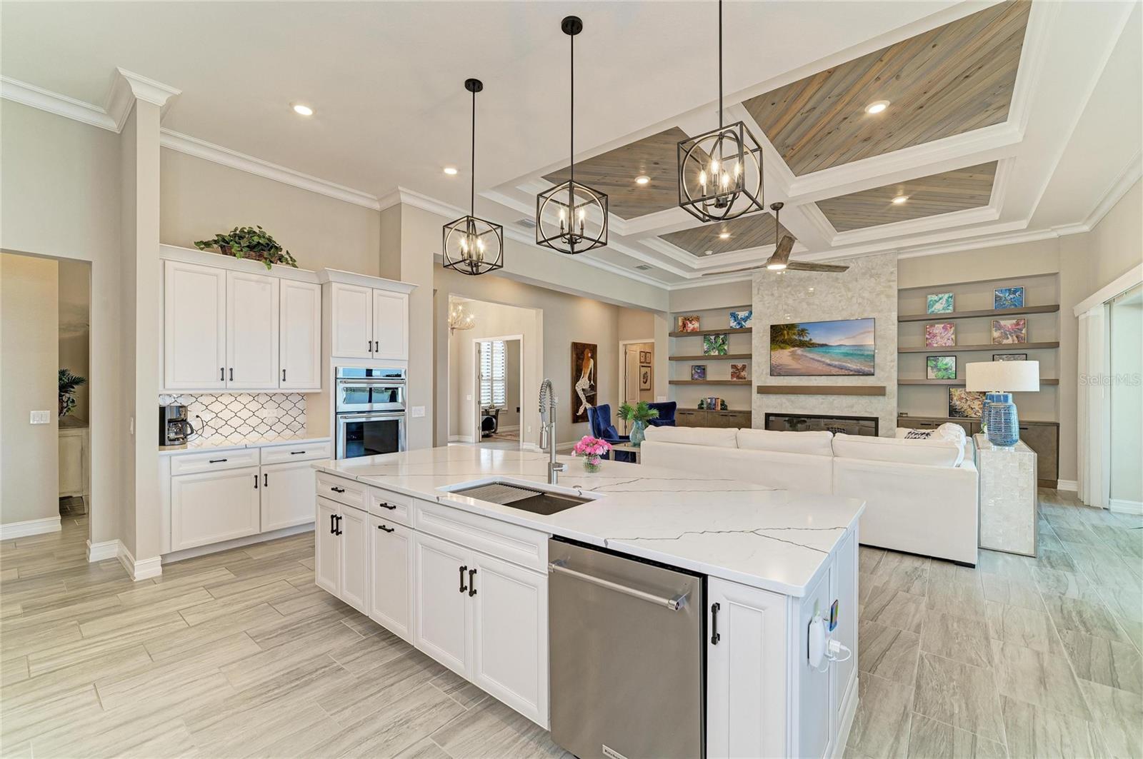 296 MARAVIYA BLVD, NOKOMIS, FL, 34275