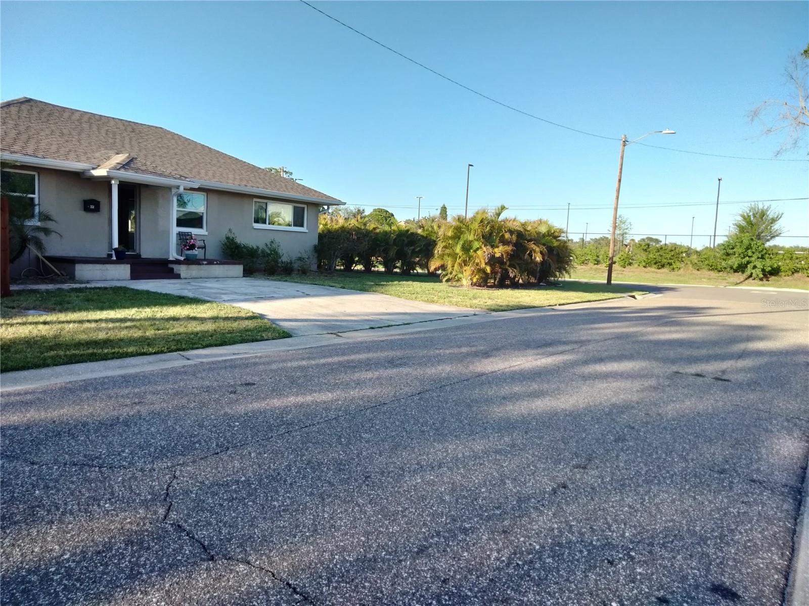 351 DAVENPORT AVE NE, ST PETERSBURG, FL, 33702