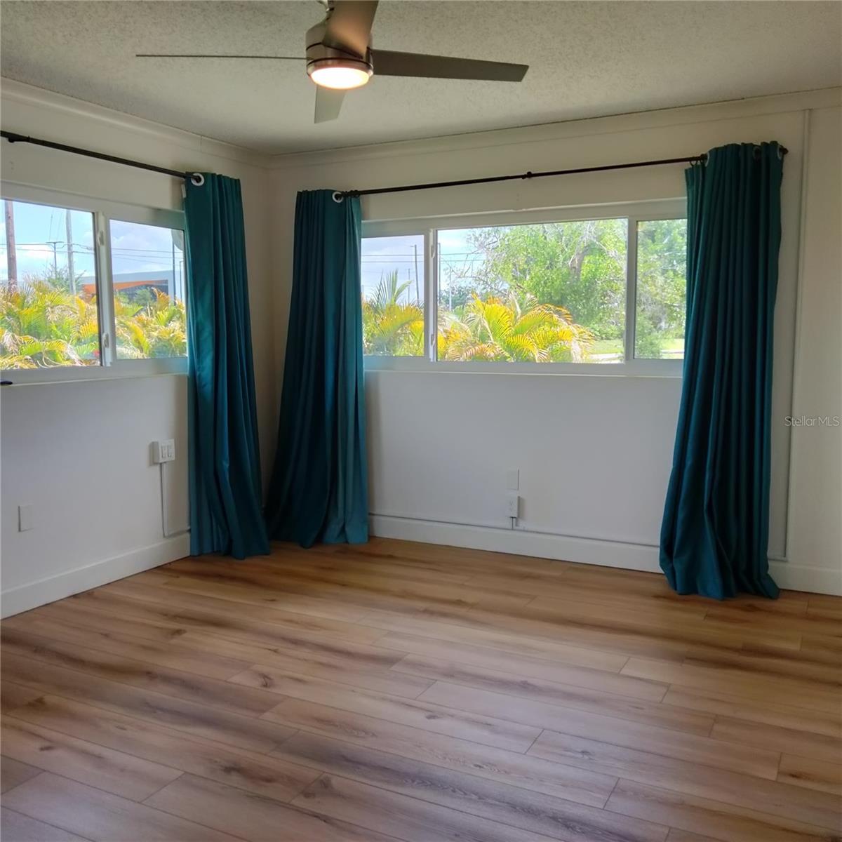 351 DAVENPORT AVE NE, ST PETERSBURG, FL, 33702