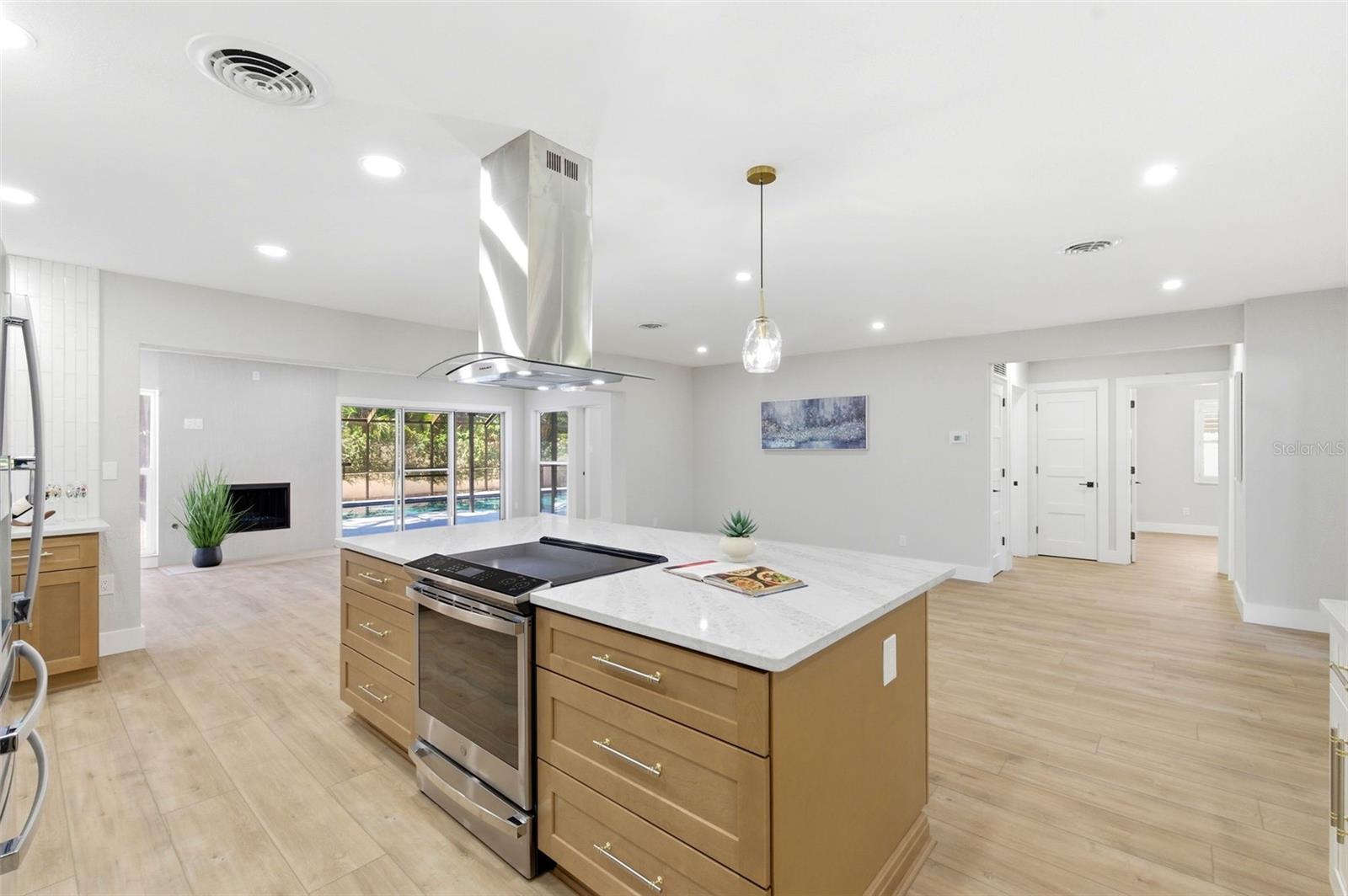 8326 40TH PL N, ST PETERSBURG, FL, 33709