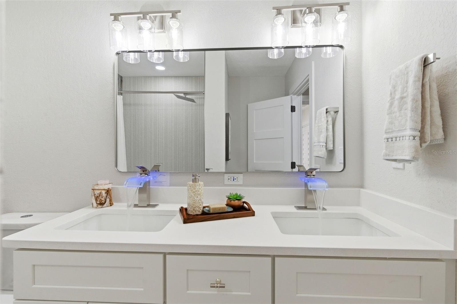 8326 40TH PL N, ST PETERSBURG, FL, 33709