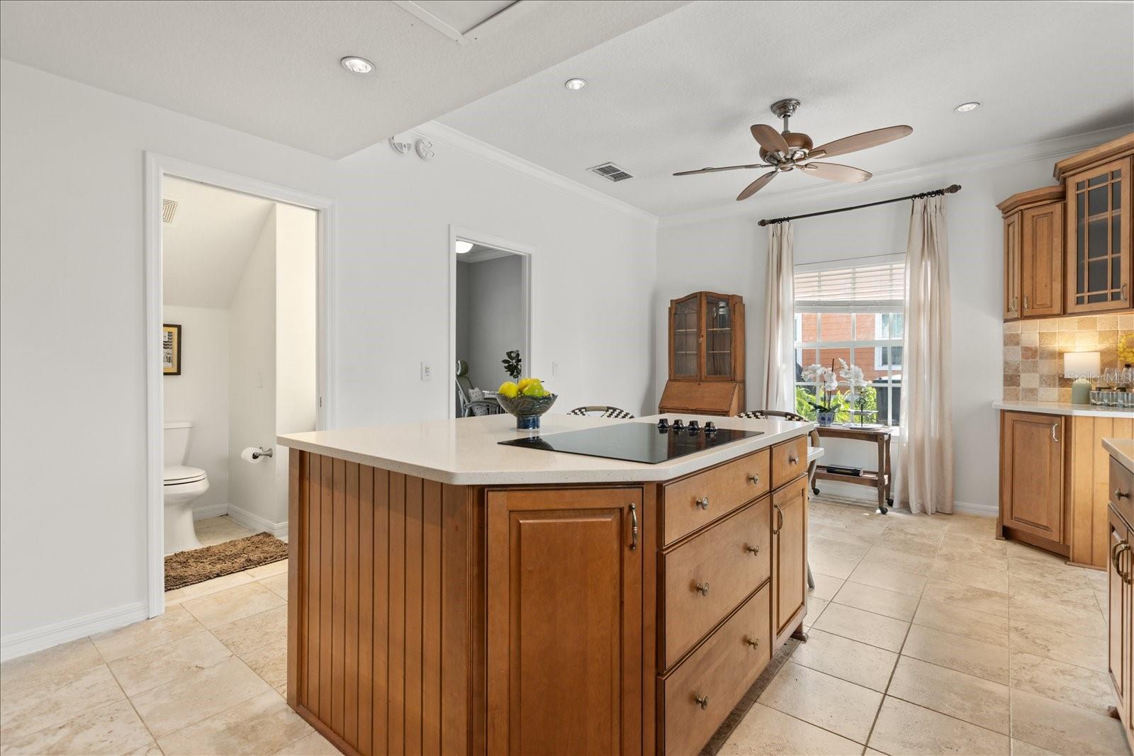 821 N FERNCREEK AVE, ORLANDO, FL, 32803