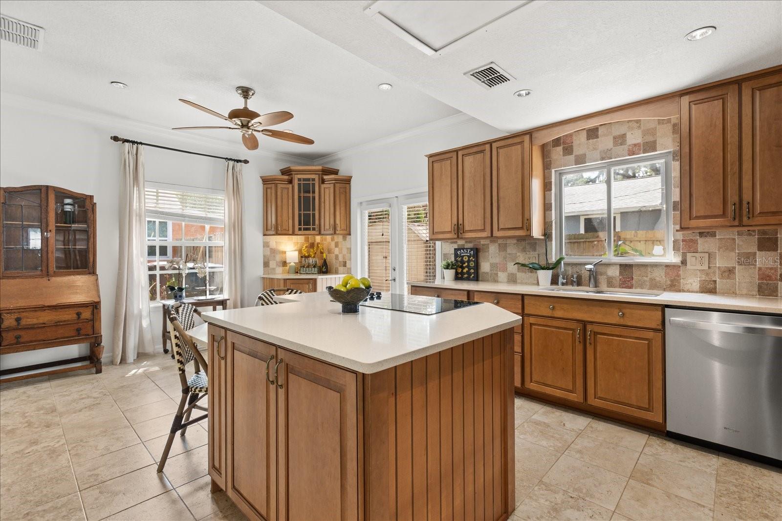 821 N FERNCREEK AVE, ORLANDO, FL, 32803