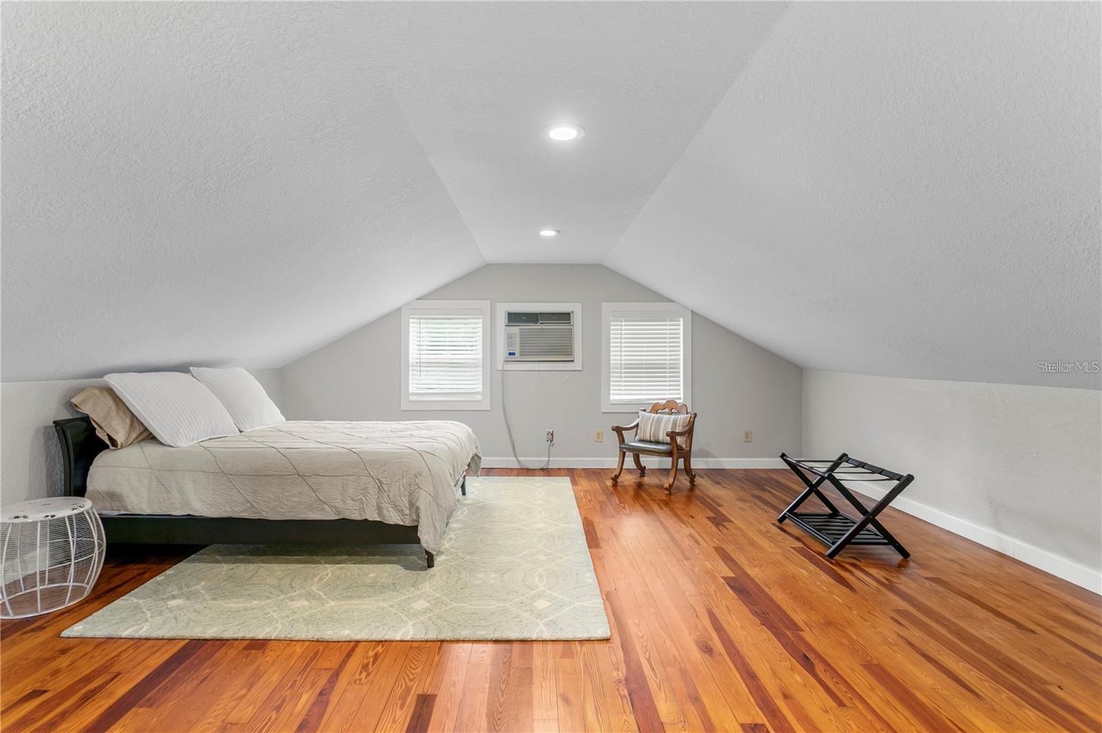 802 DARTMOOR ST N, ST PETERSBURG, FL, 33701