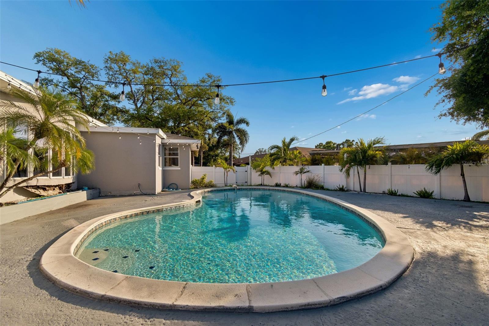 125 HARBOR BLUFF DR, LARGO, FL, 33770