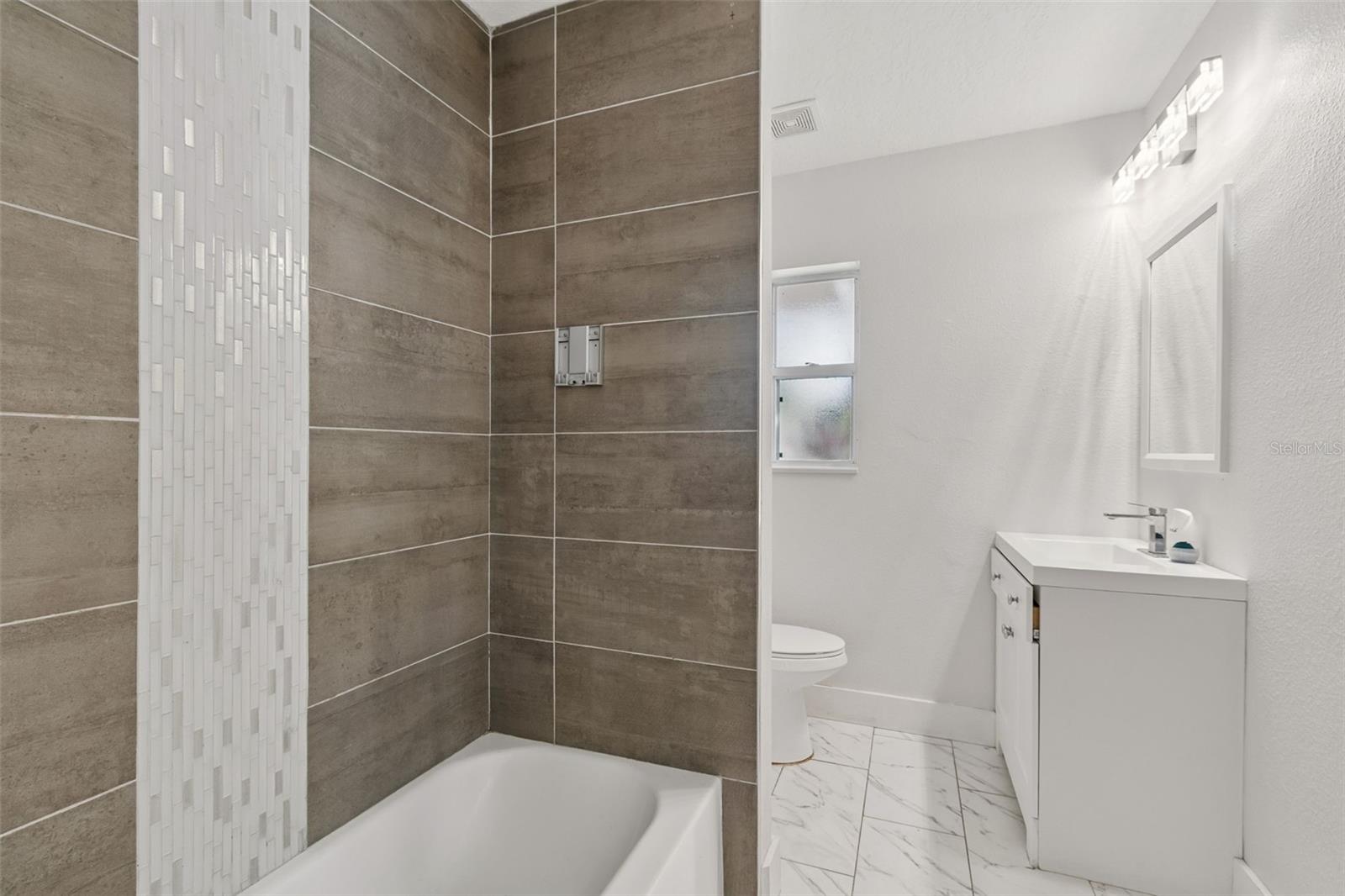 125 HARBOR BLUFF DR, LARGO, FL, 33770