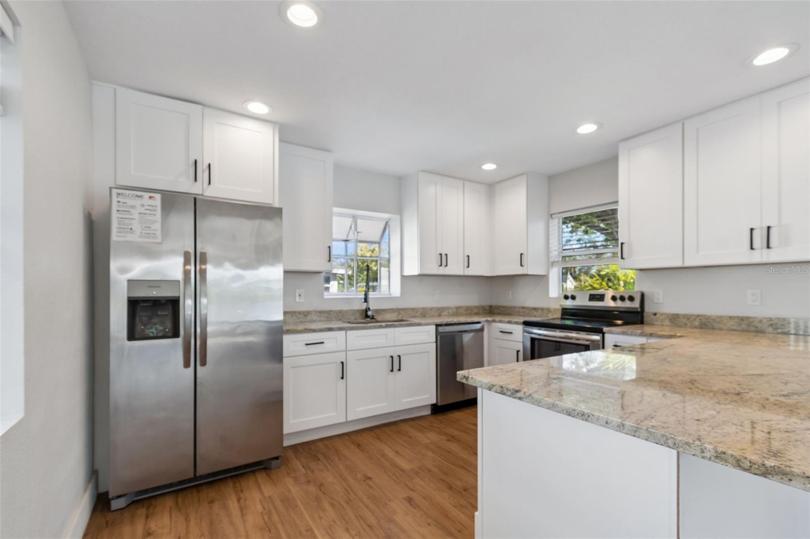 125 HARBOR BLUFF DR, LARGO, FL, 33770