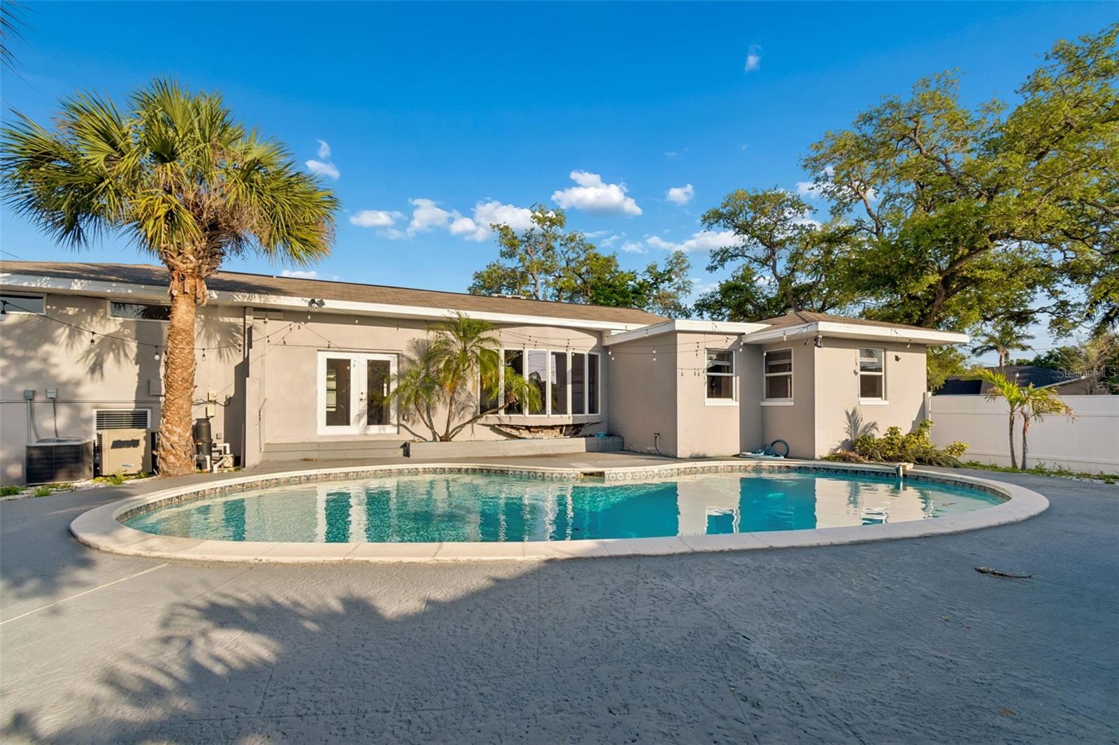 125 HARBOR BLUFF DR, LARGO, FL, 33770