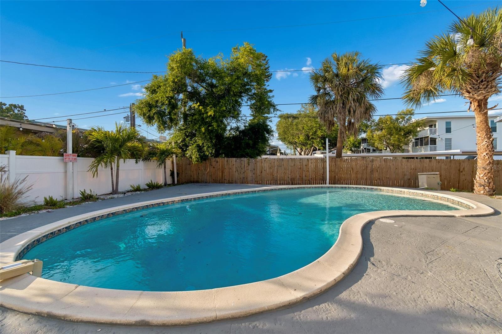 125 HARBOR BLUFF DR, LARGO, FL, 33770