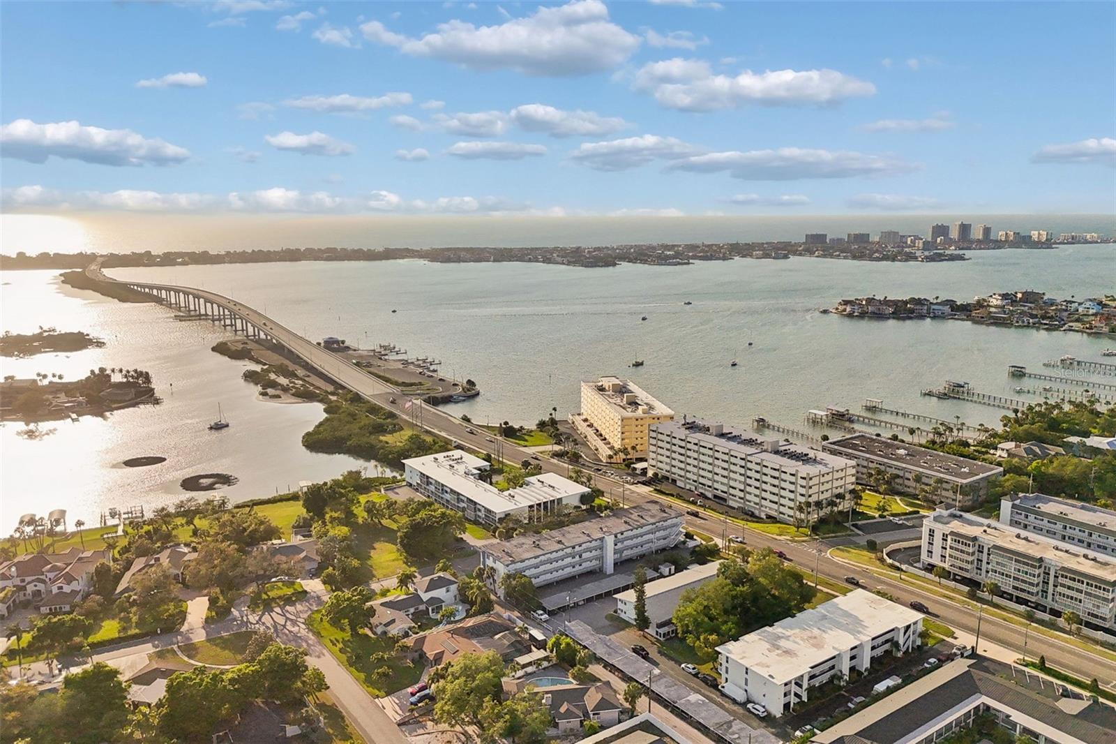 125 HARBOR BLUFF DR, LARGO, FL, 33770