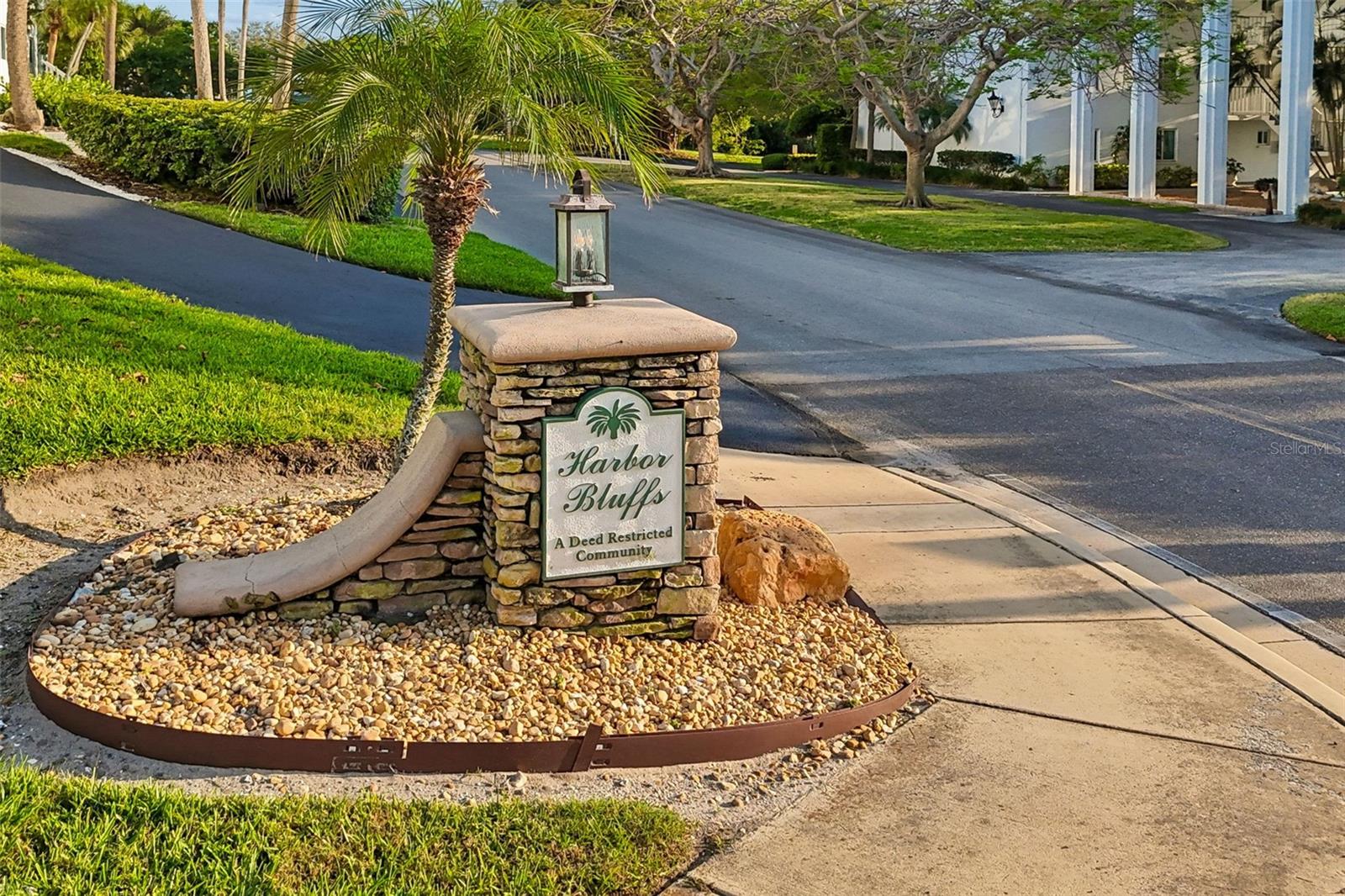 125 HARBOR BLUFF DR, LARGO, FL, 33770