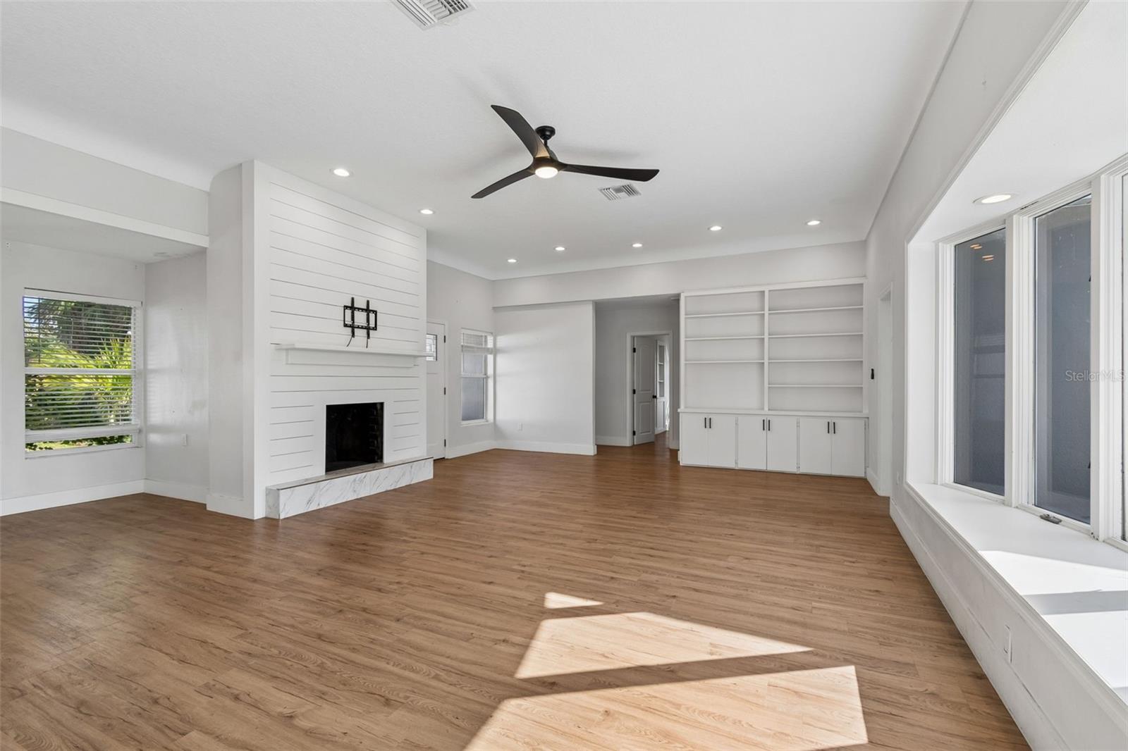 125 HARBOR BLUFF DR, LARGO, FL, 33770