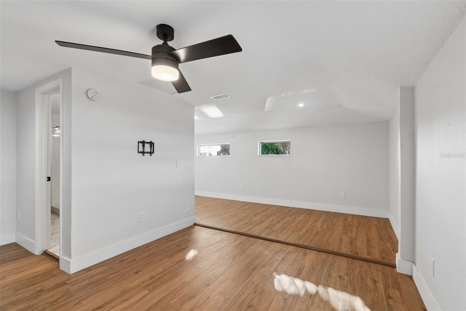 125 HARBOR BLUFF DR, LARGO, FL, 33770