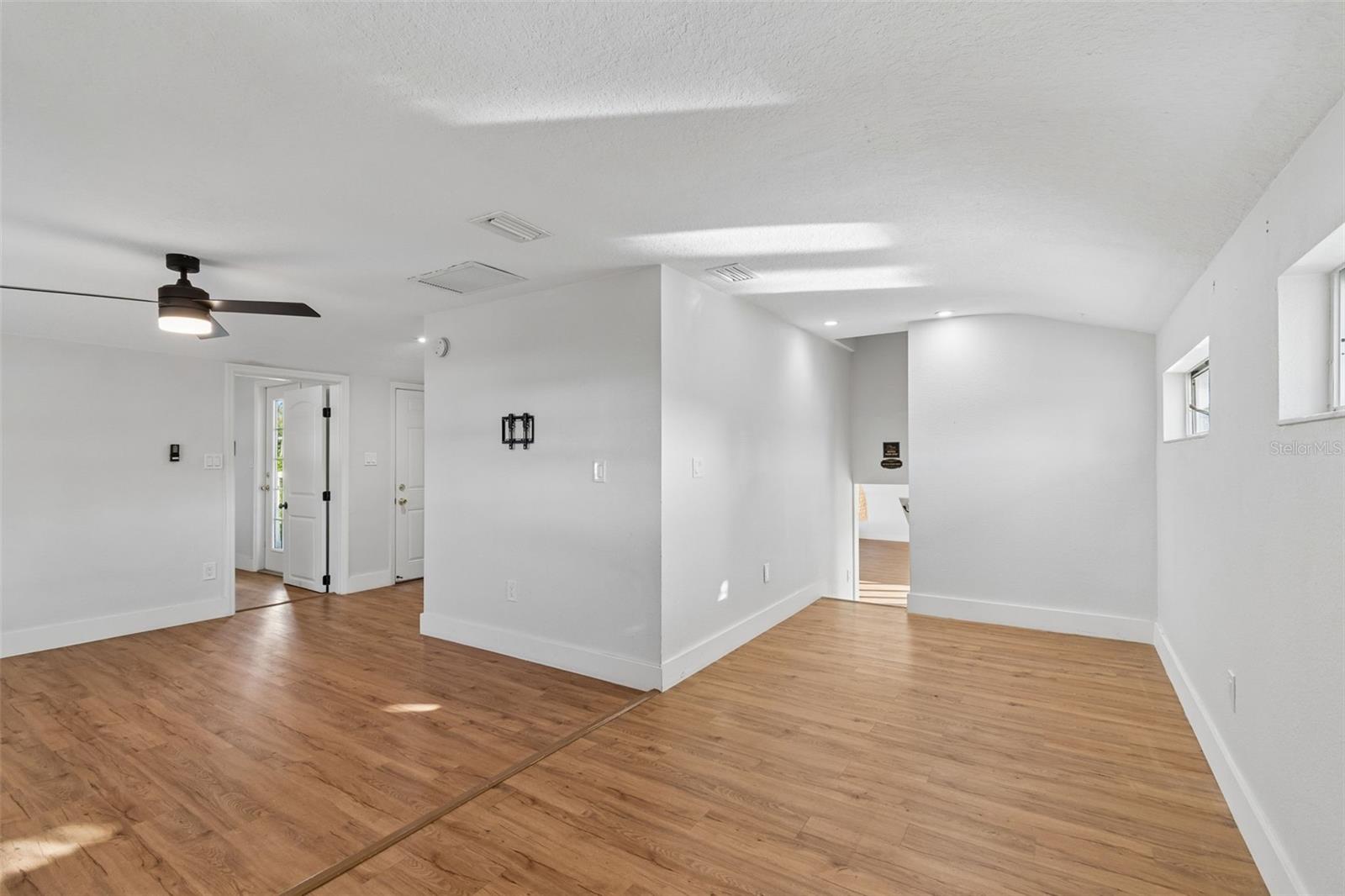 125 HARBOR BLUFF DR, LARGO, FL, 33770