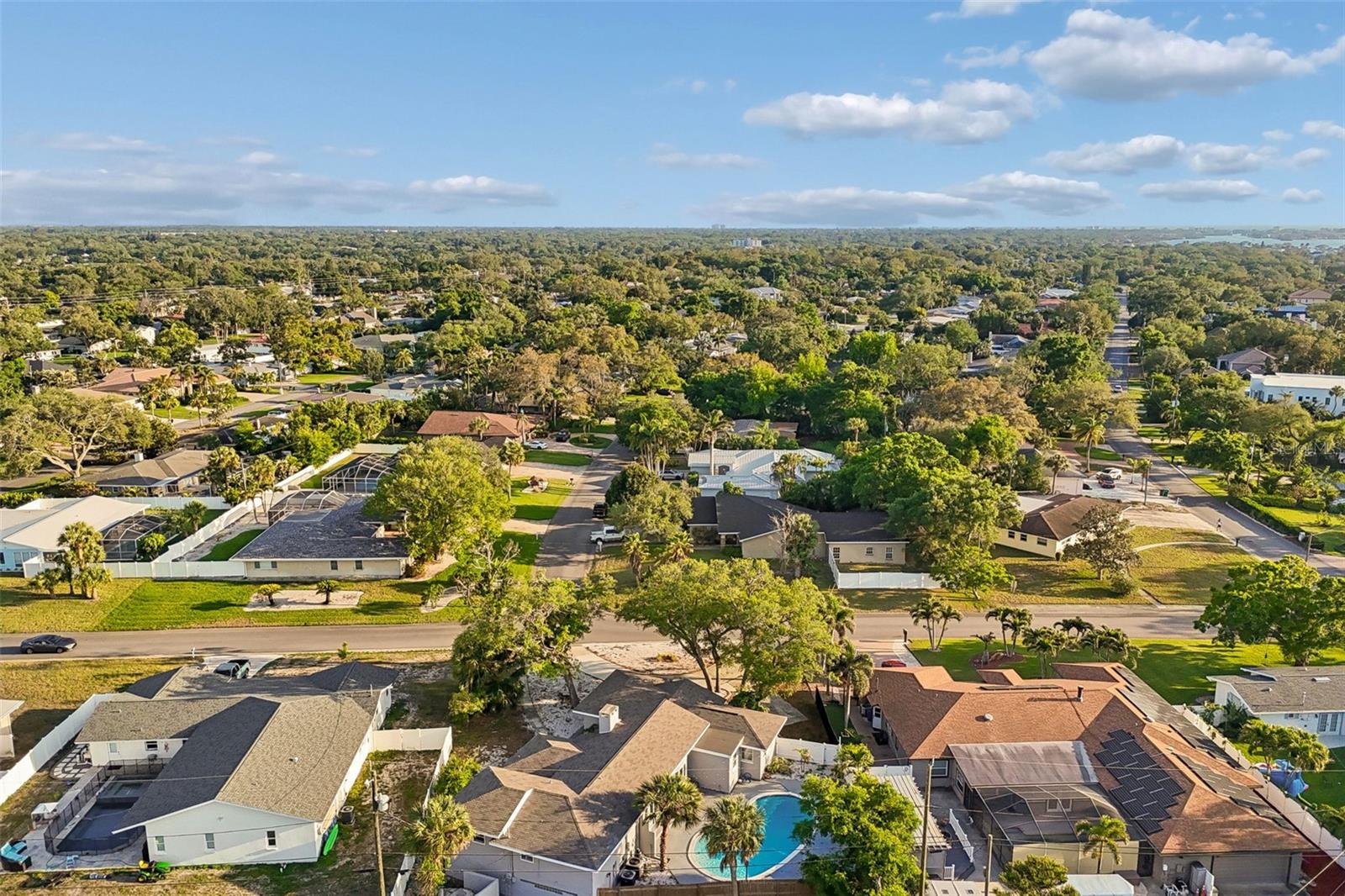 125 HARBOR BLUFF DR, LARGO, FL, 33770