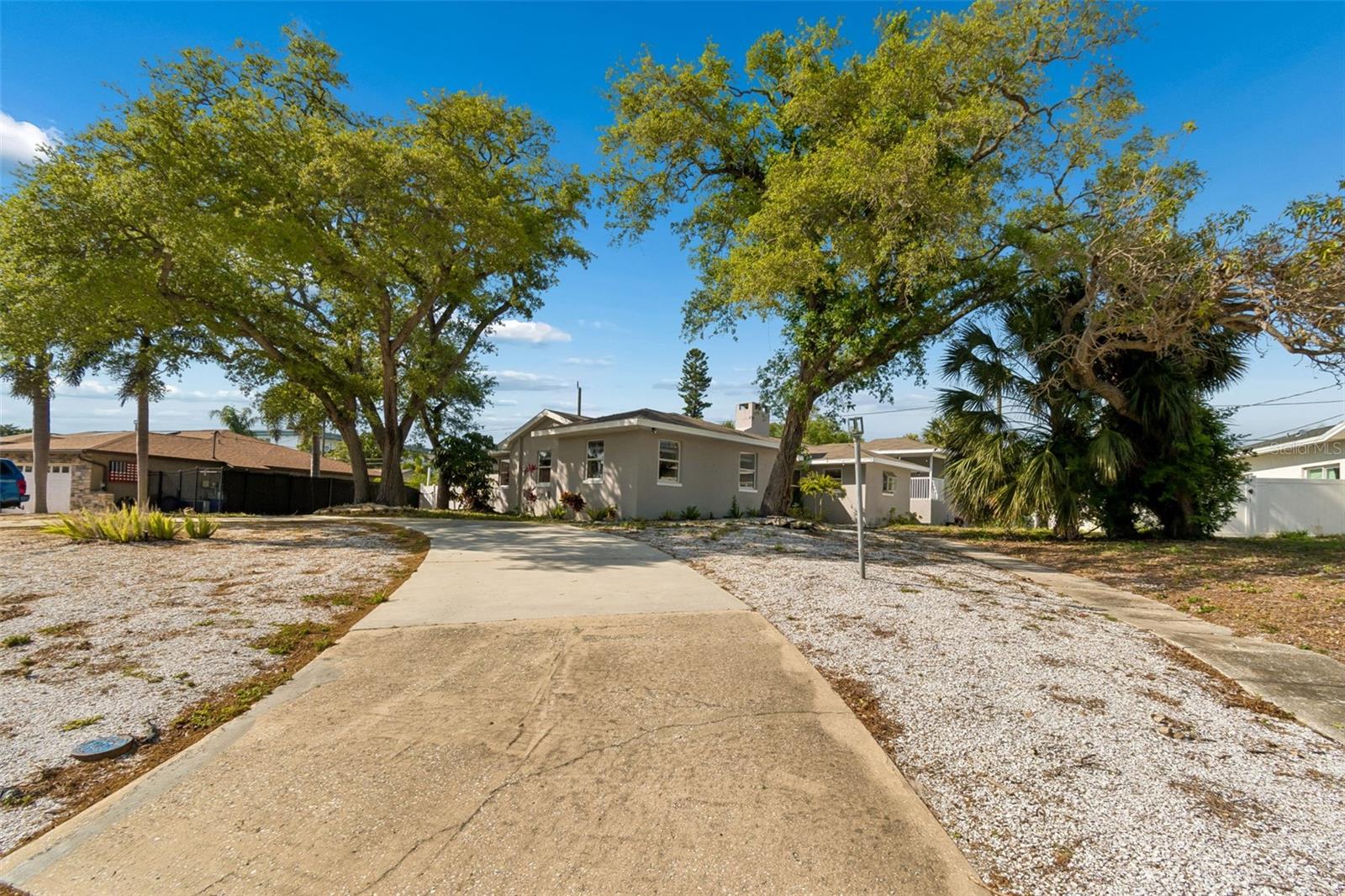 125 HARBOR BLUFF DR, LARGO, FL, 33770