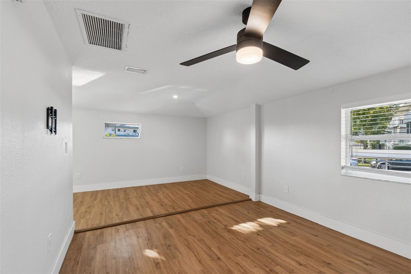 125 HARBOR BLUFF DR, LARGO, FL, 33770