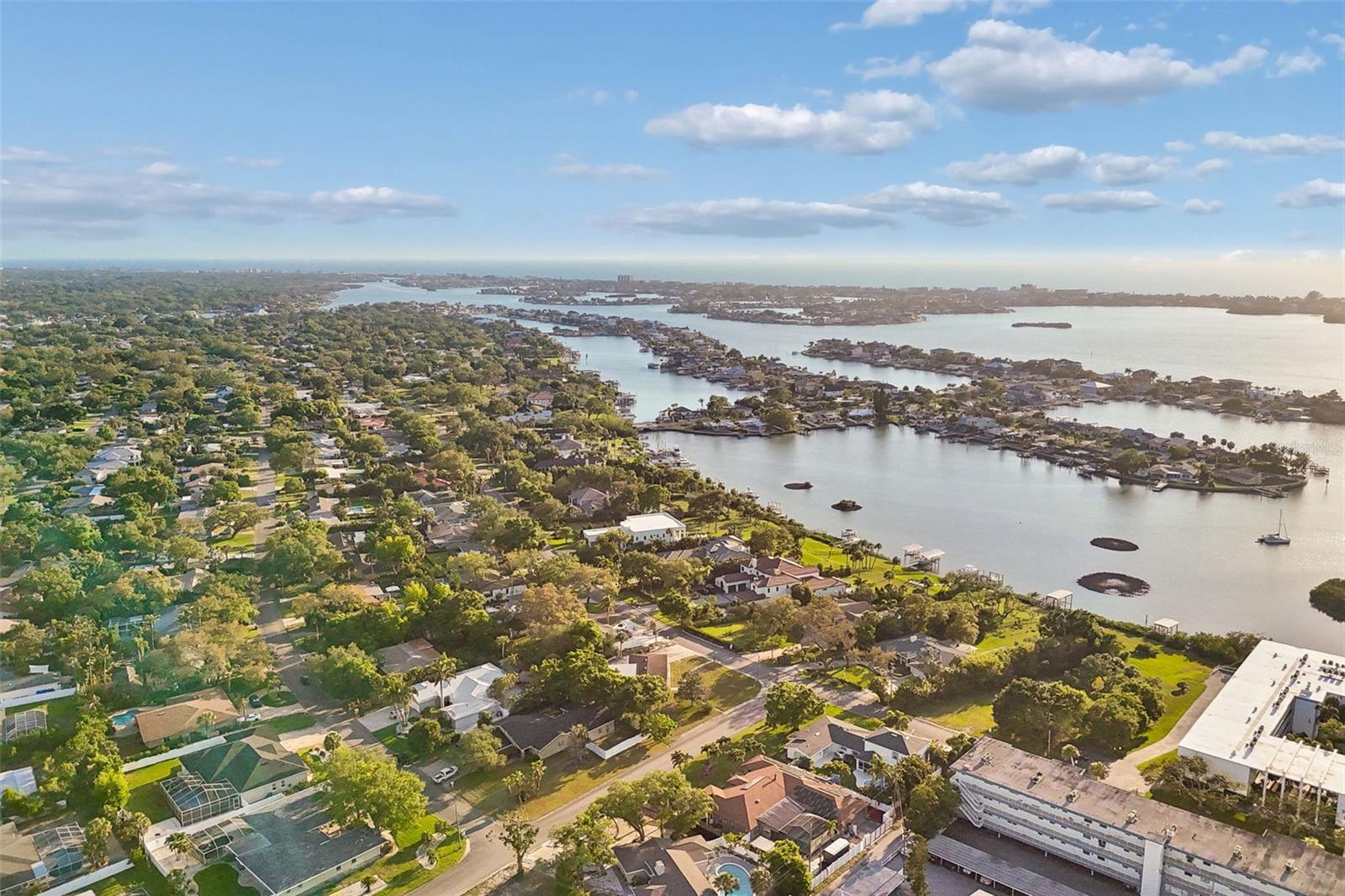 125 HARBOR BLUFF DR, LARGO, FL, 33770