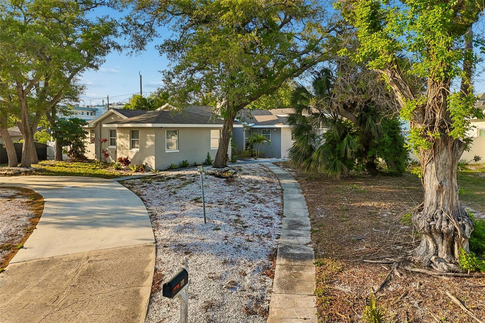 125 HARBOR BLUFF DR, LARGO, FL, 33770