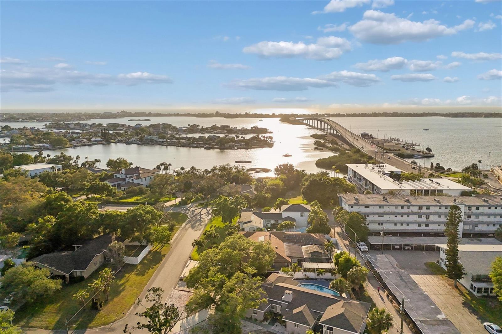 125 HARBOR BLUFF DR, LARGO, FL, 33770