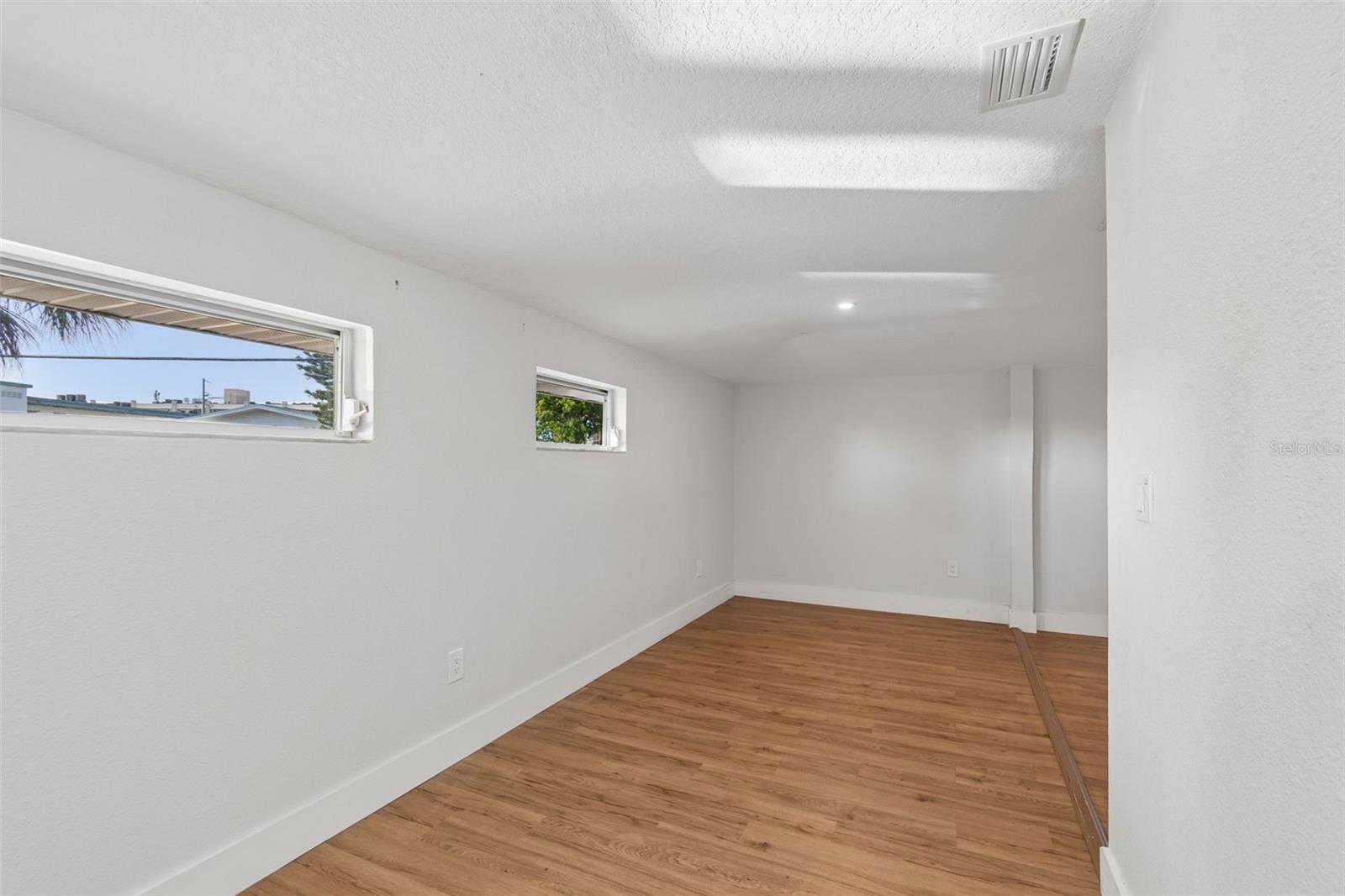 125 HARBOR BLUFF DR, LARGO, FL, 33770