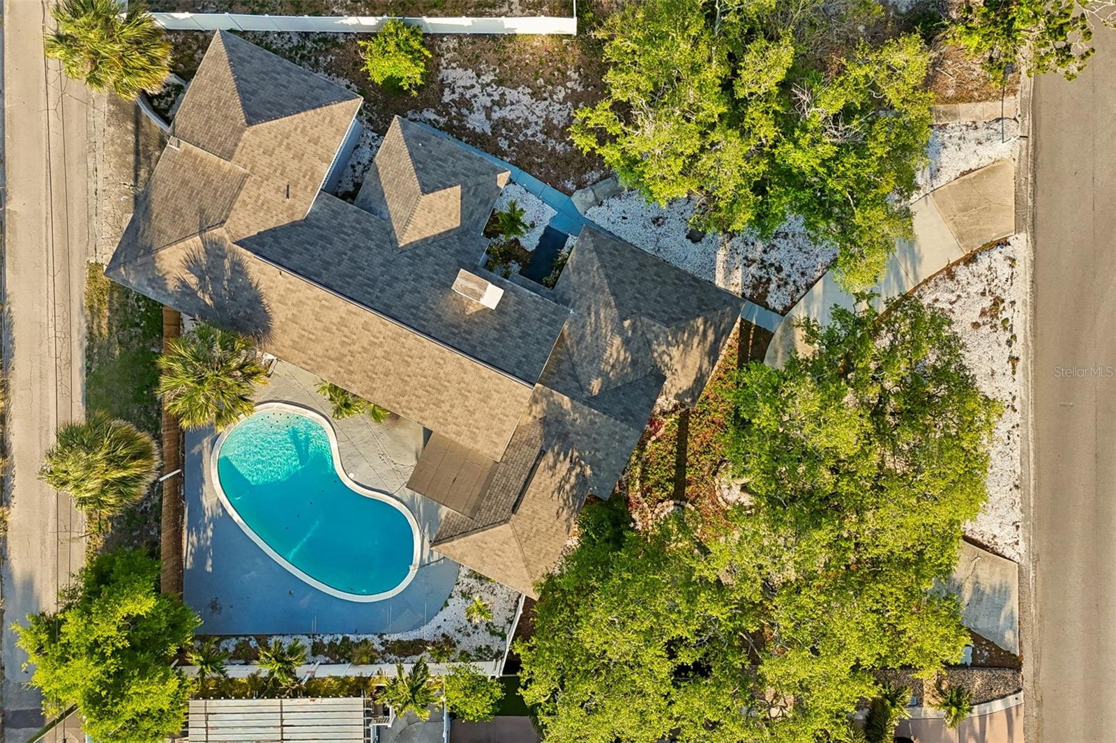 125 HARBOR BLUFF DR, LARGO, FL, 33770