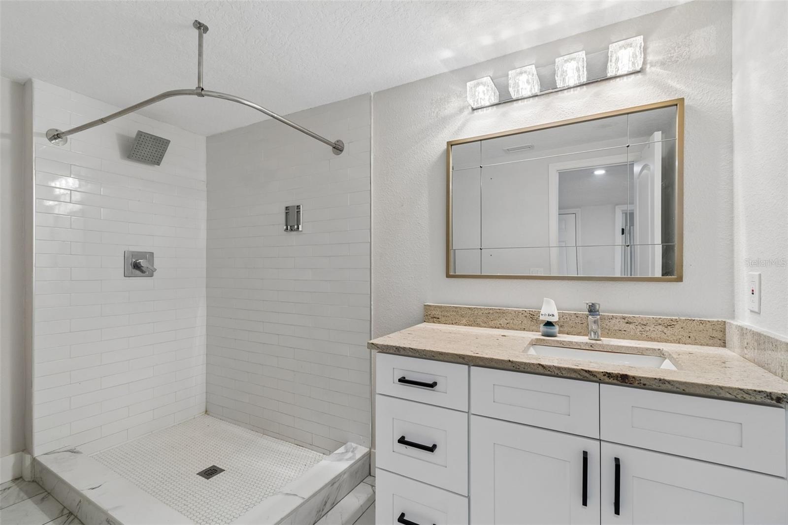 125 HARBOR BLUFF DR, LARGO, FL, 33770