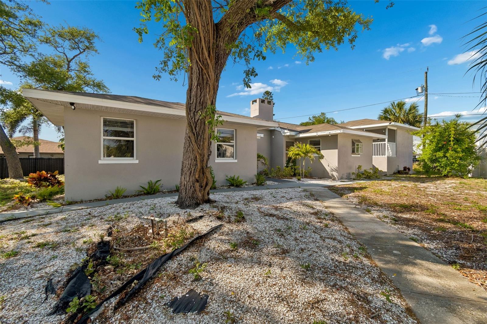 125 HARBOR BLUFF DR, LARGO, FL, 33770