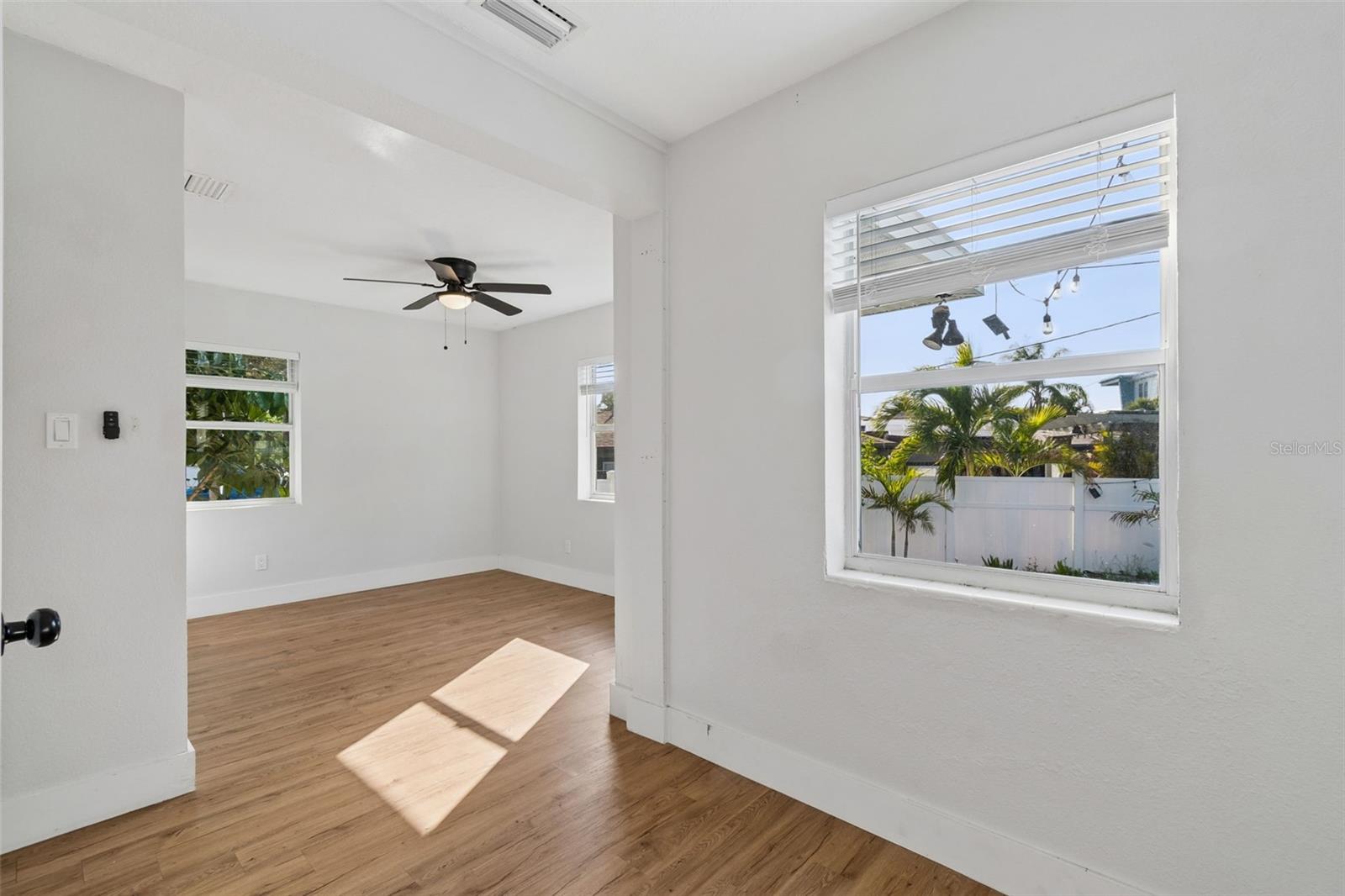 125 HARBOR BLUFF DR, LARGO, FL, 33770