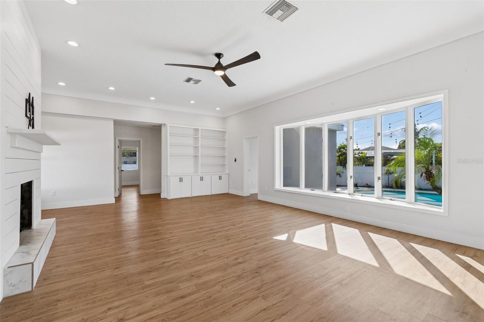 125 HARBOR BLUFF DR, LARGO, FL, 33770