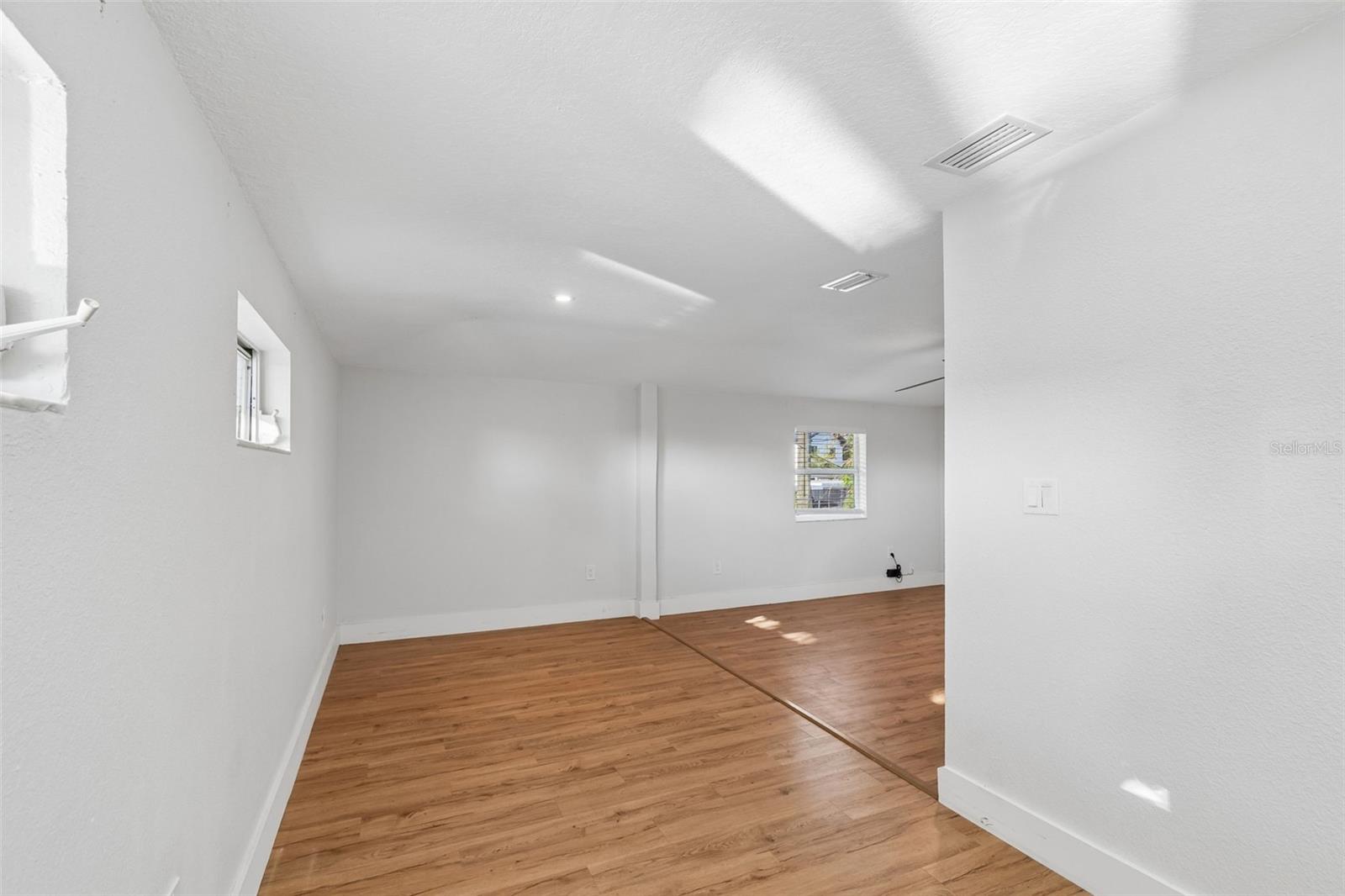 125 HARBOR BLUFF DR, LARGO, FL, 33770