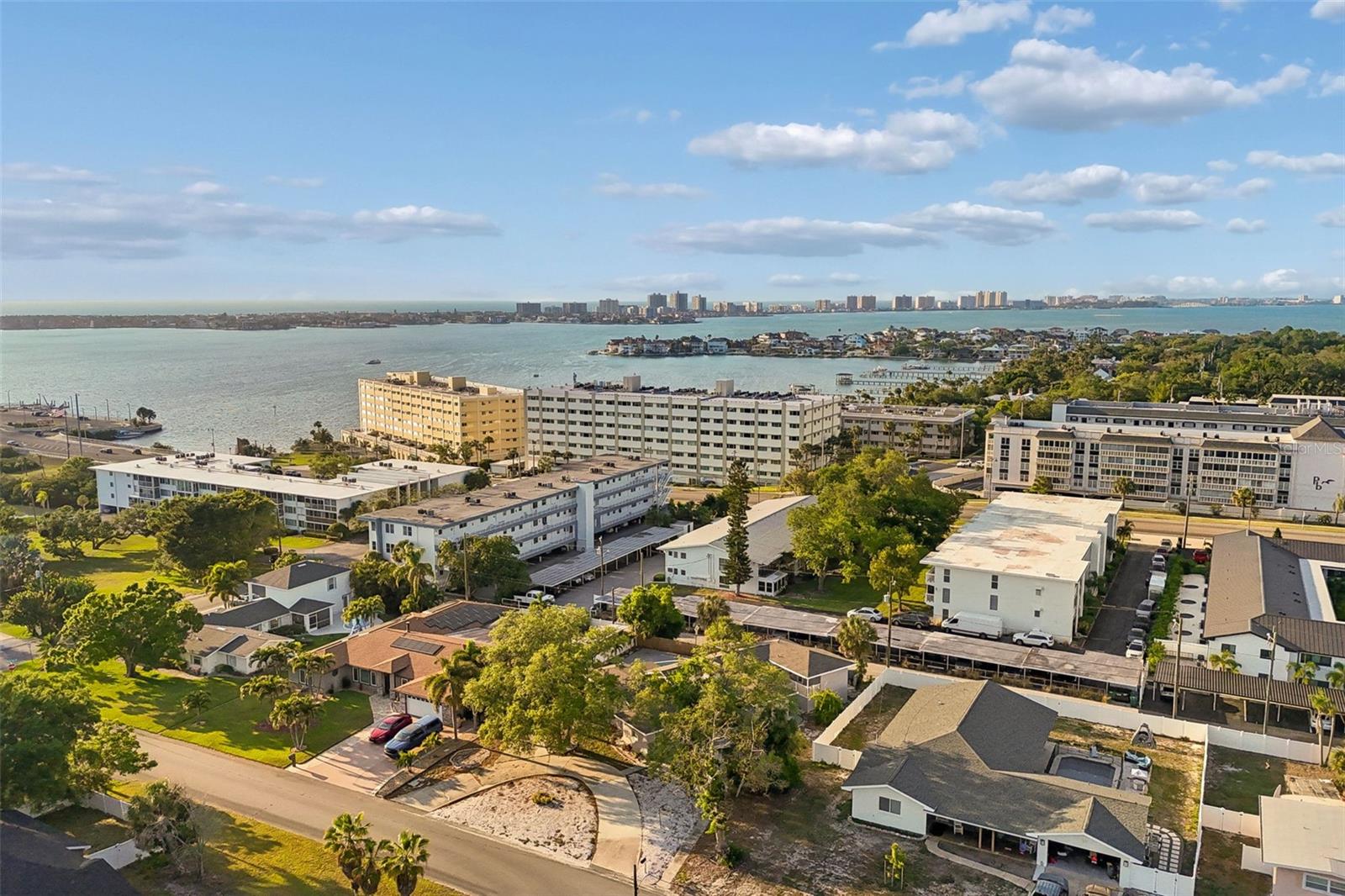 125 HARBOR BLUFF DR, LARGO, FL, 33770