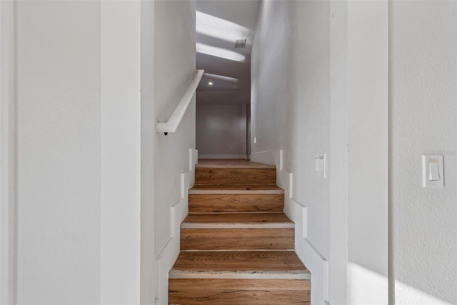 125 HARBOR BLUFF DR, LARGO, FL, 33770