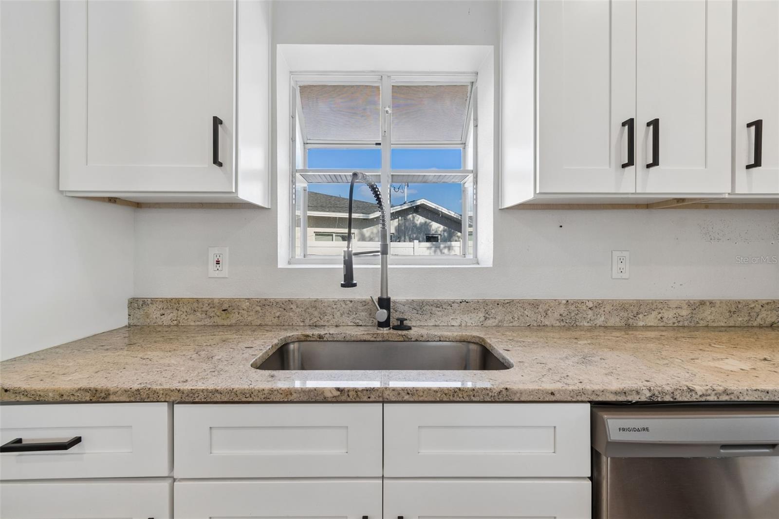 125 HARBOR BLUFF DR, LARGO, FL, 33770