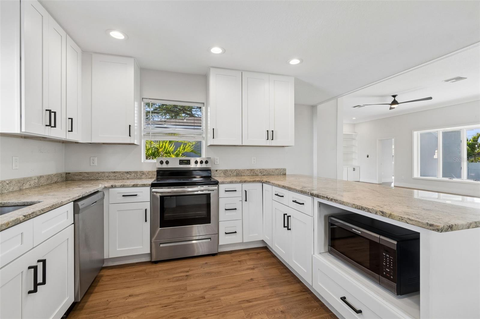 125 HARBOR BLUFF DR, LARGO, FL, 33770