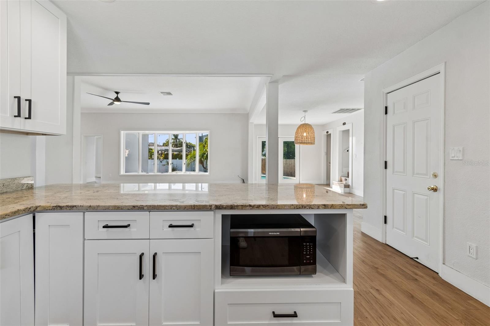 125 HARBOR BLUFF DR, LARGO, FL, 33770