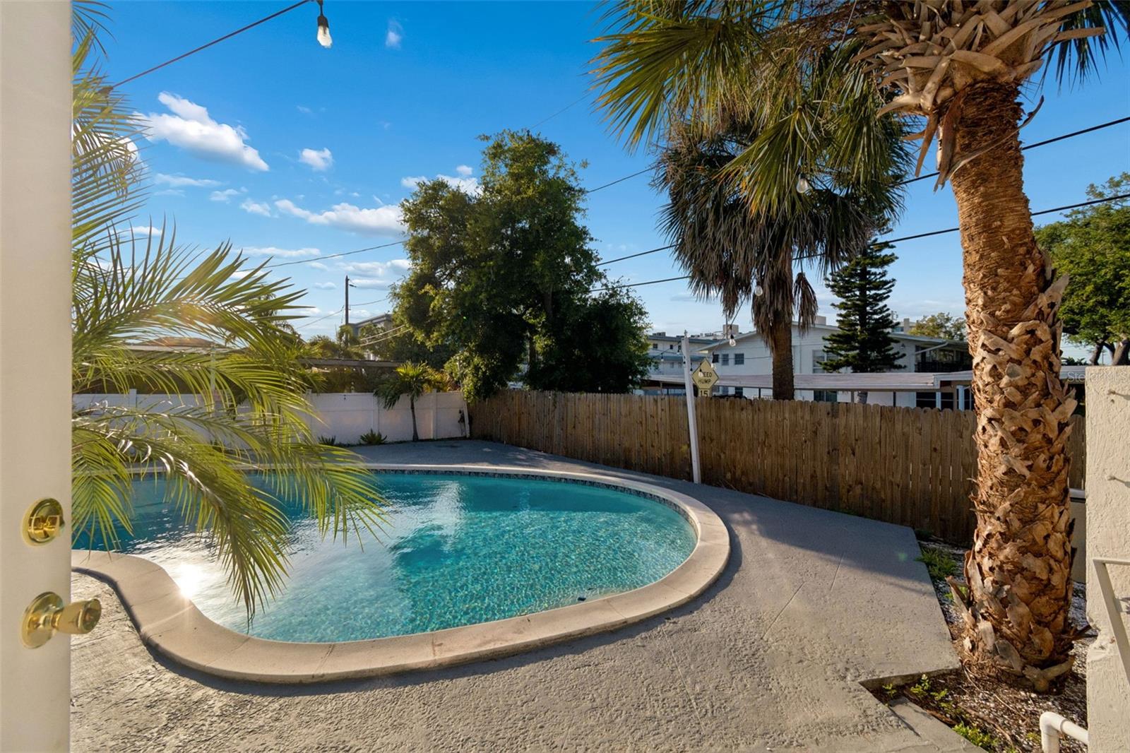 125 HARBOR BLUFF DR, LARGO, FL, 33770