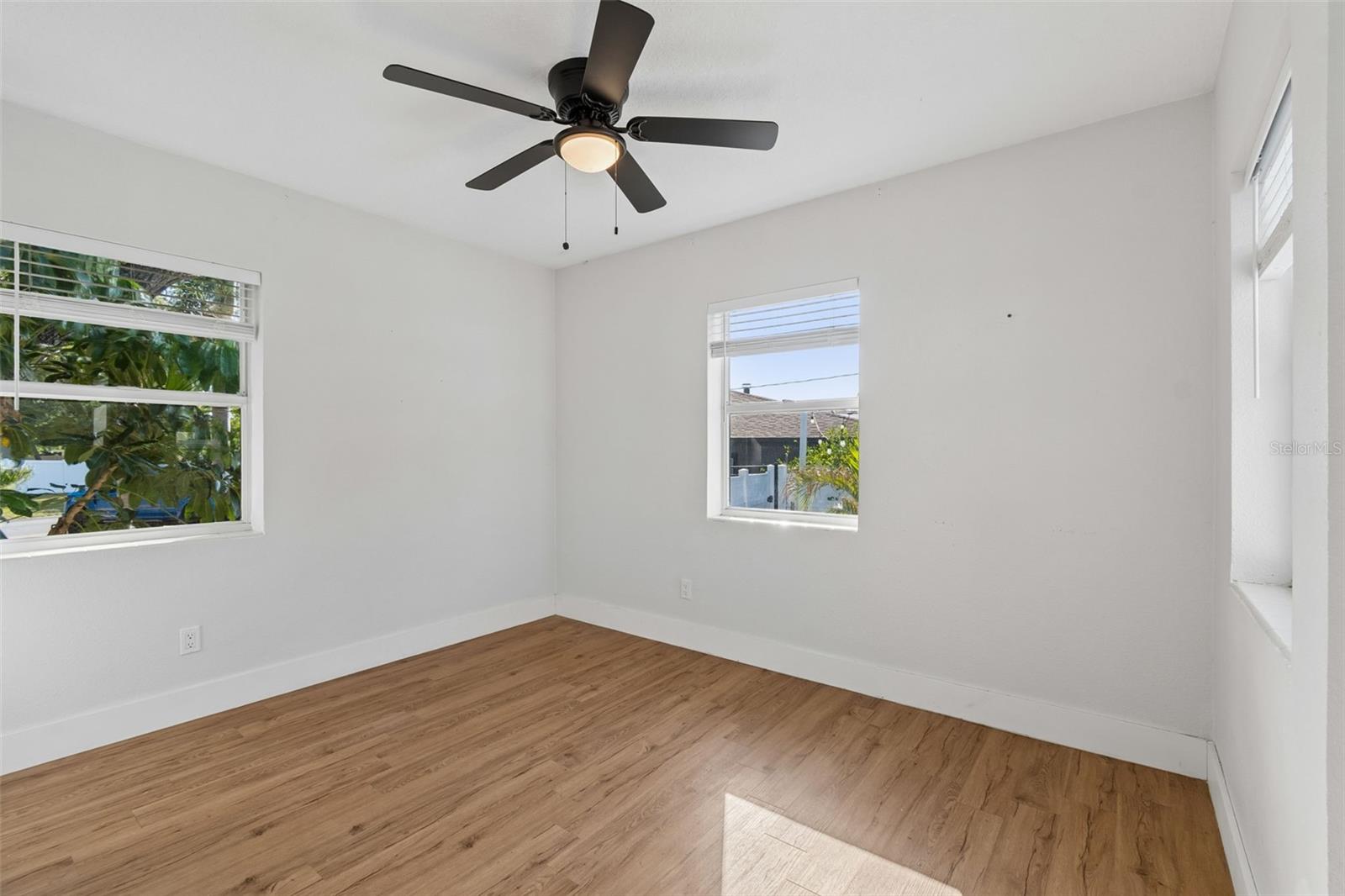 125 HARBOR BLUFF DR, LARGO, FL, 33770