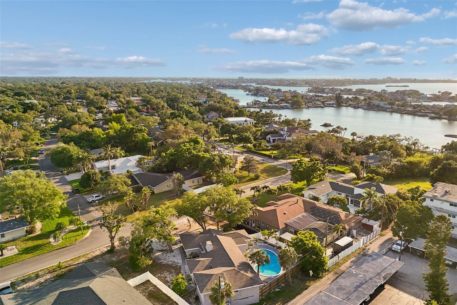 125 HARBOR BLUFF DR, LARGO, FL, 33770