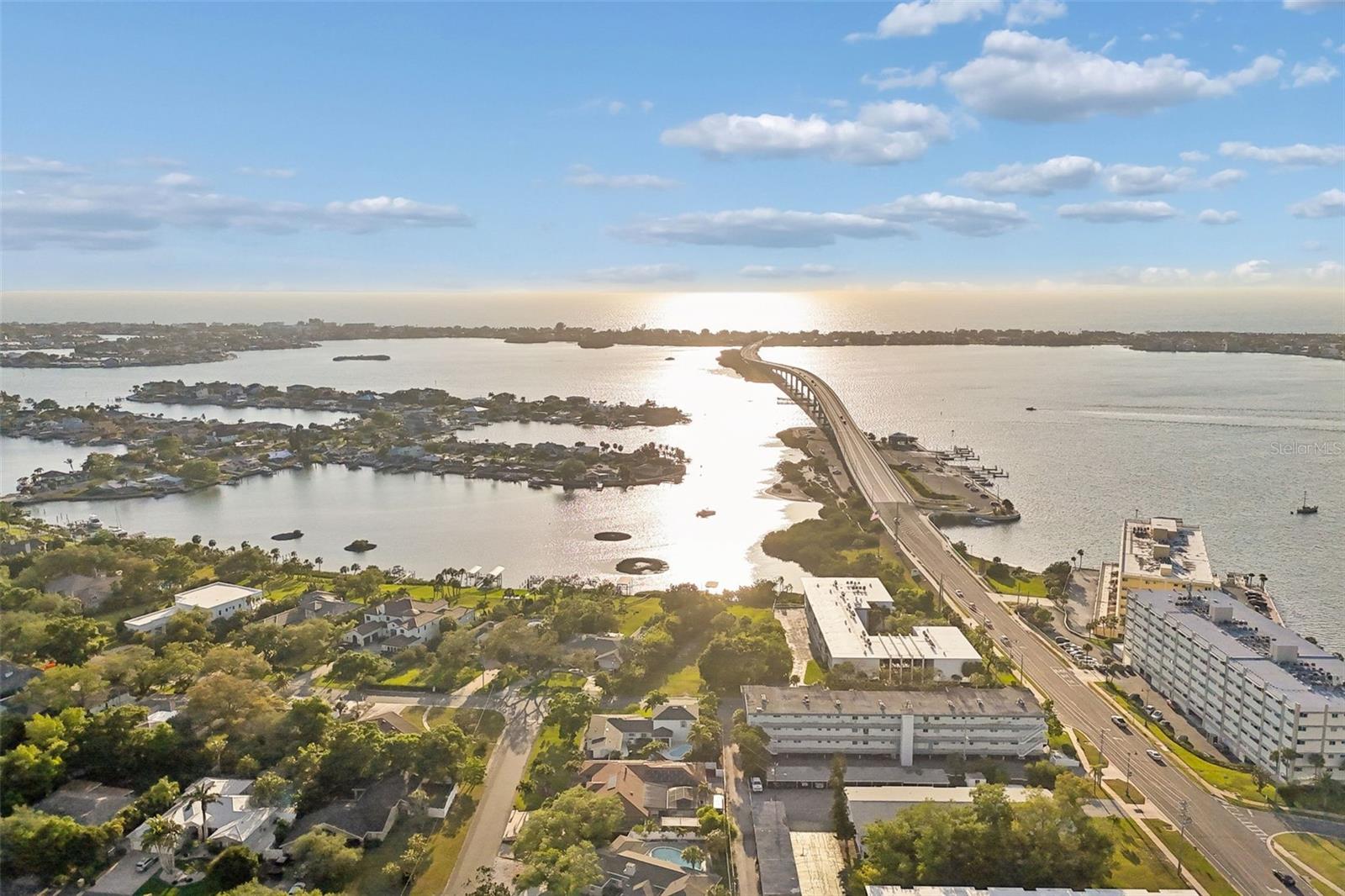 125 HARBOR BLUFF DR, LARGO, FL, 33770