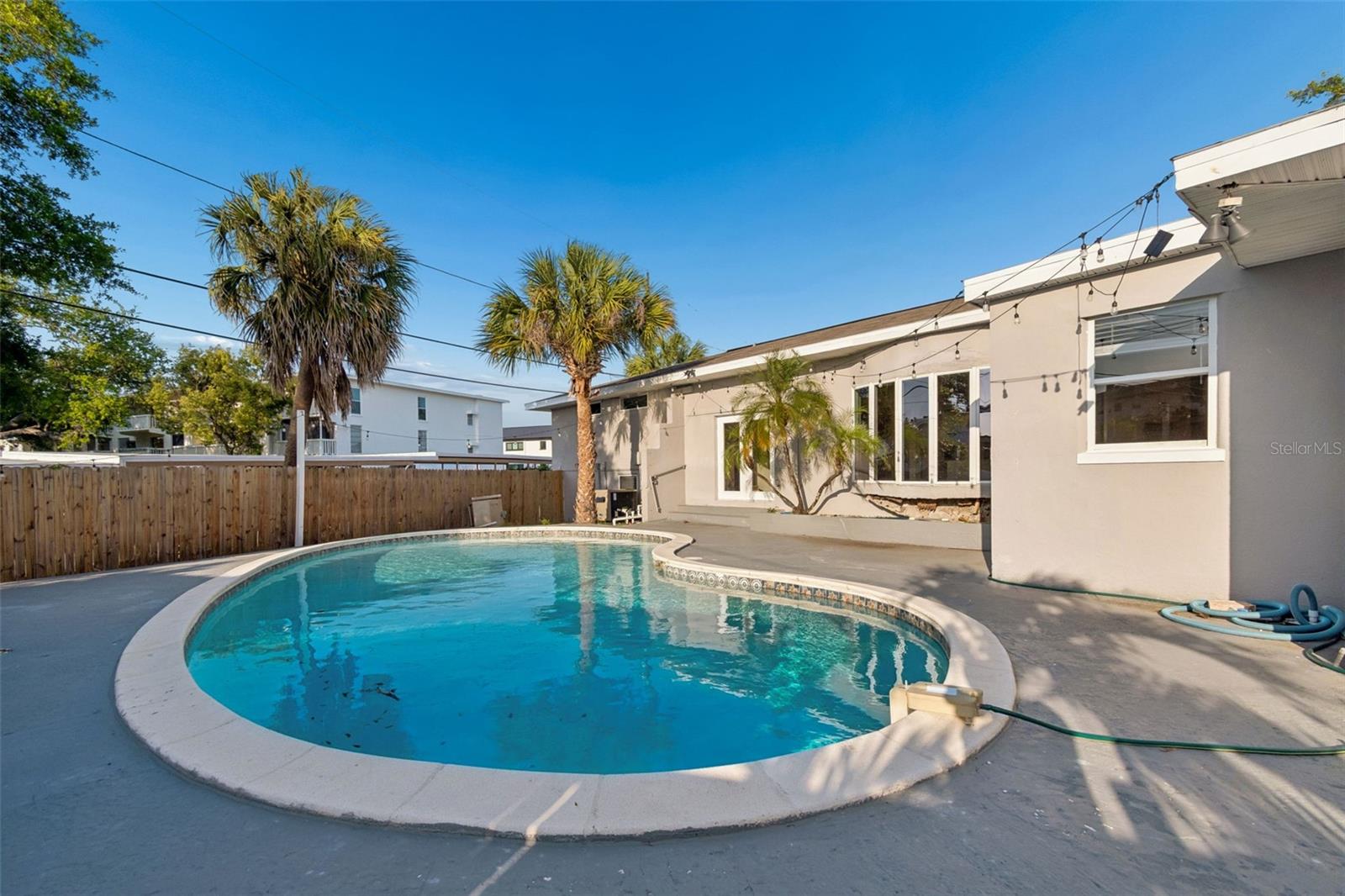 125 HARBOR BLUFF DR, LARGO, FL, 33770