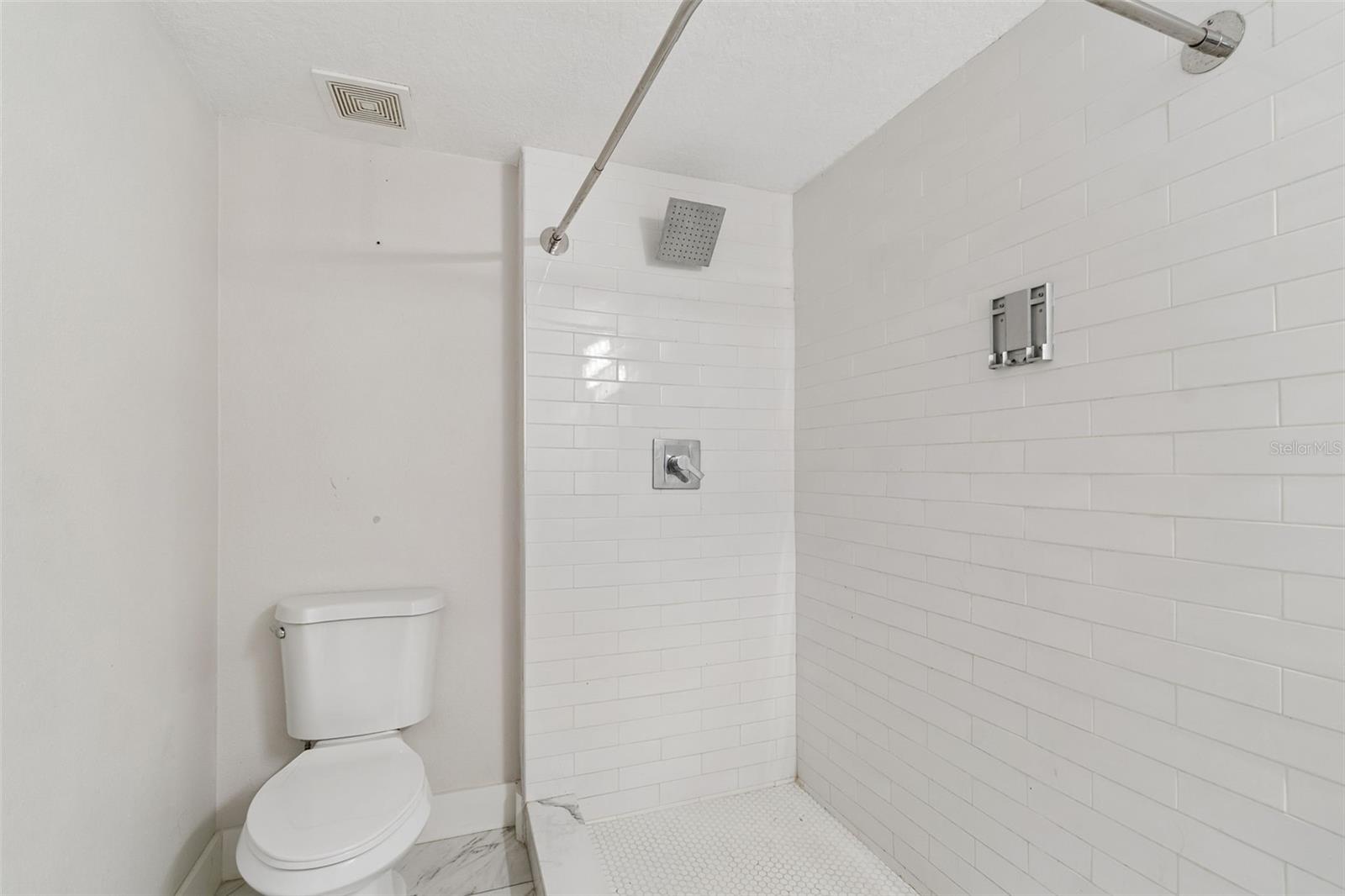 125 HARBOR BLUFF DR, LARGO, FL, 33770